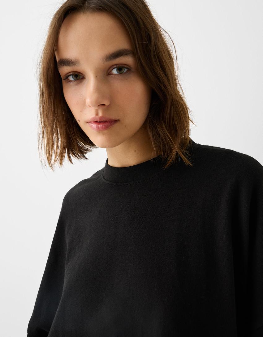 T-shirt manga curta cropped felpa-Preto-4