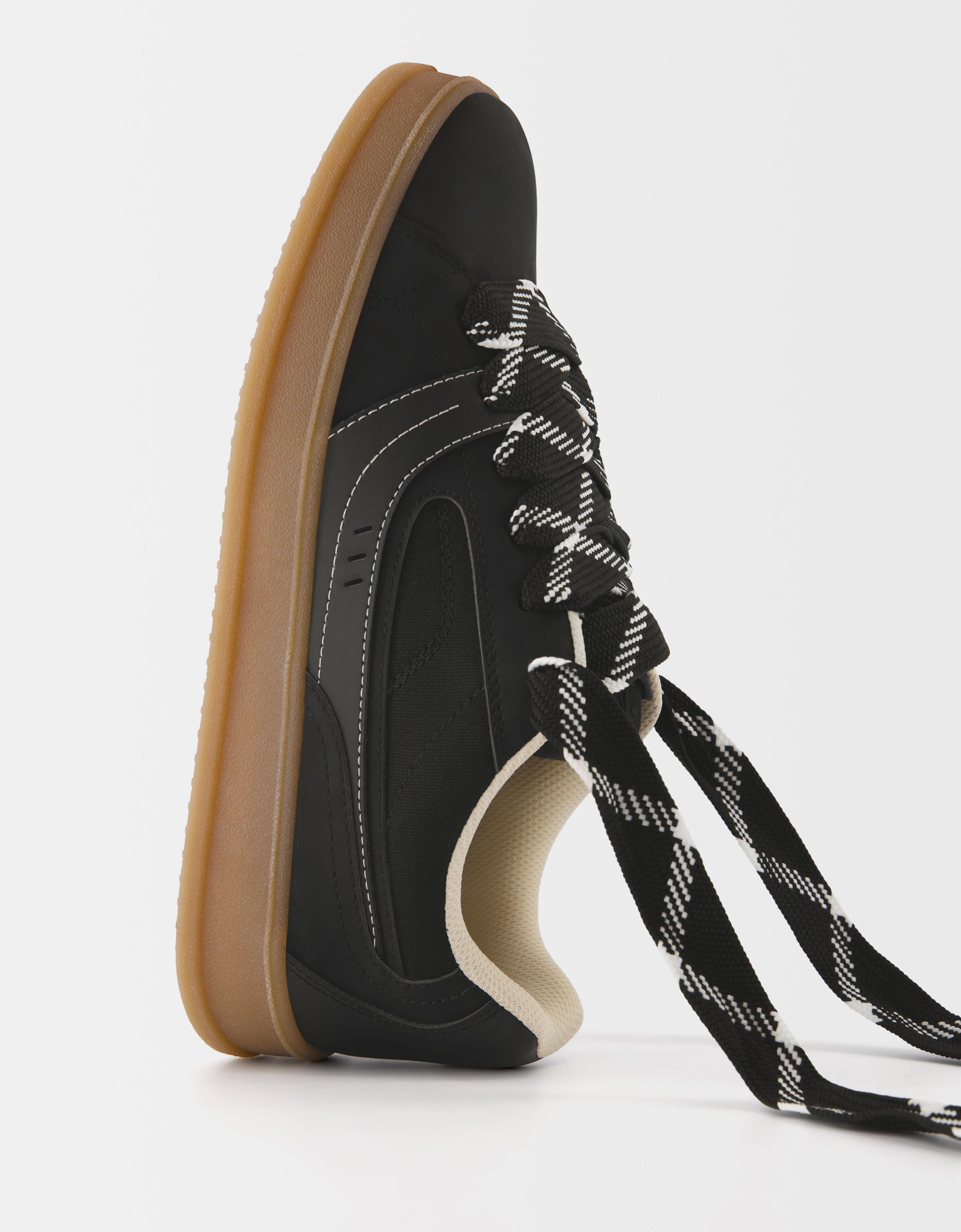 スペイン発 ☆ Bershka ♪XL シューレース スケータースニーカー スペイン発♪Bershka☆メンズ チャンキー スケータースニーカー