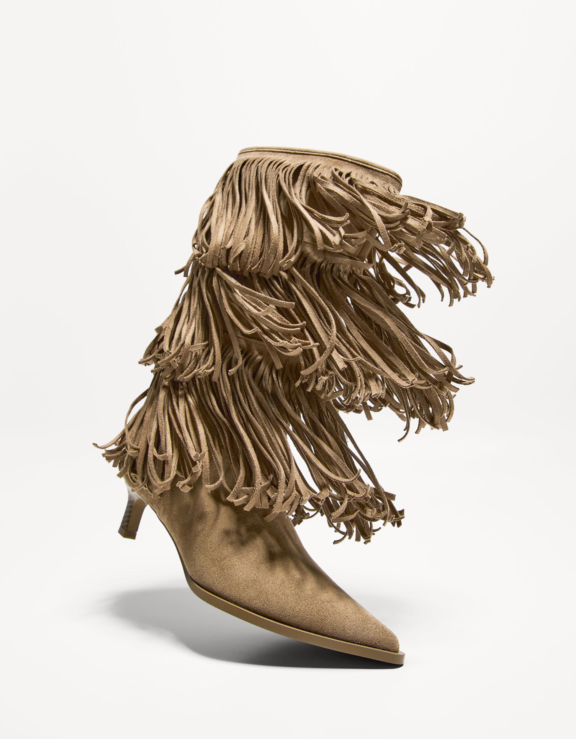 Kitten-heel boots with fringing