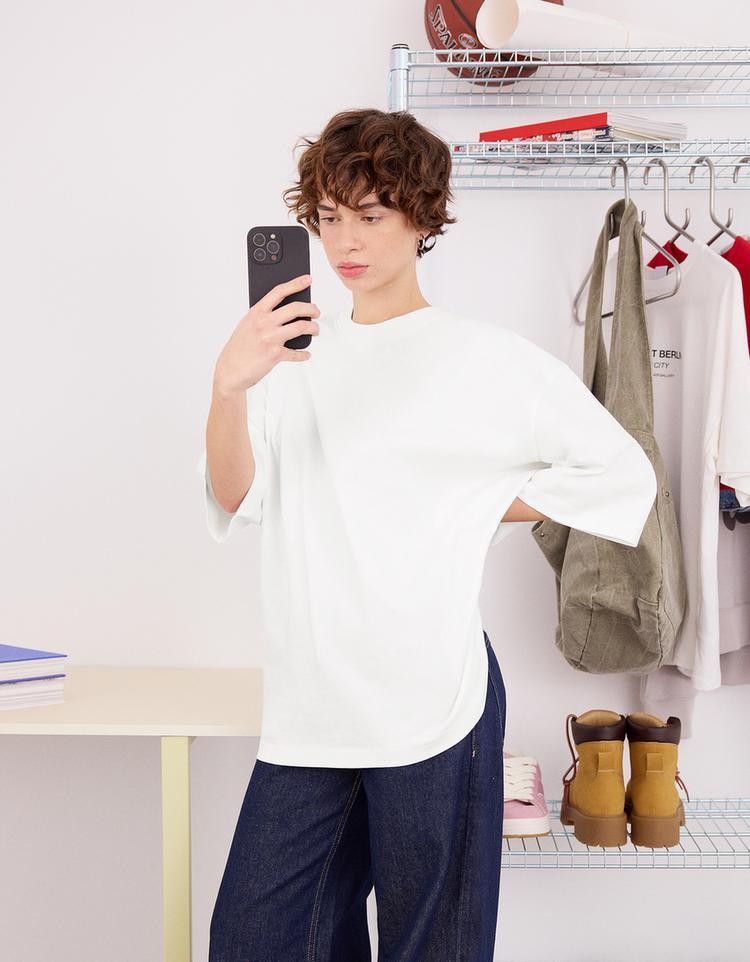Kalın pamuklu ve kısa kollu oversize t-shirt