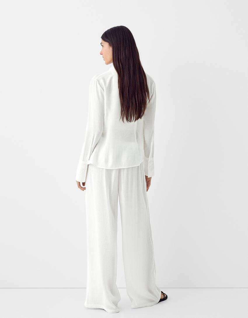 قميص كريب ضيق بأكمام طويلة-أبيض مطفي-1