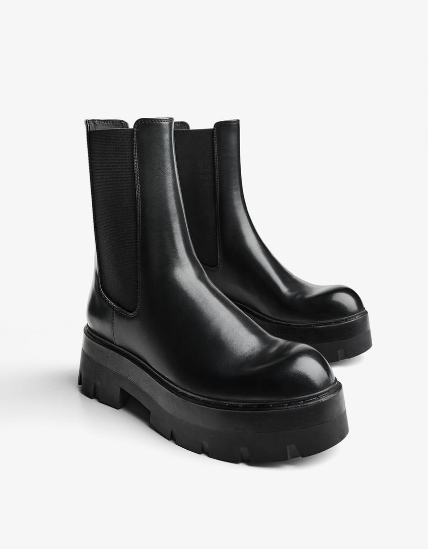 Botim com detalhe elástico-Preto