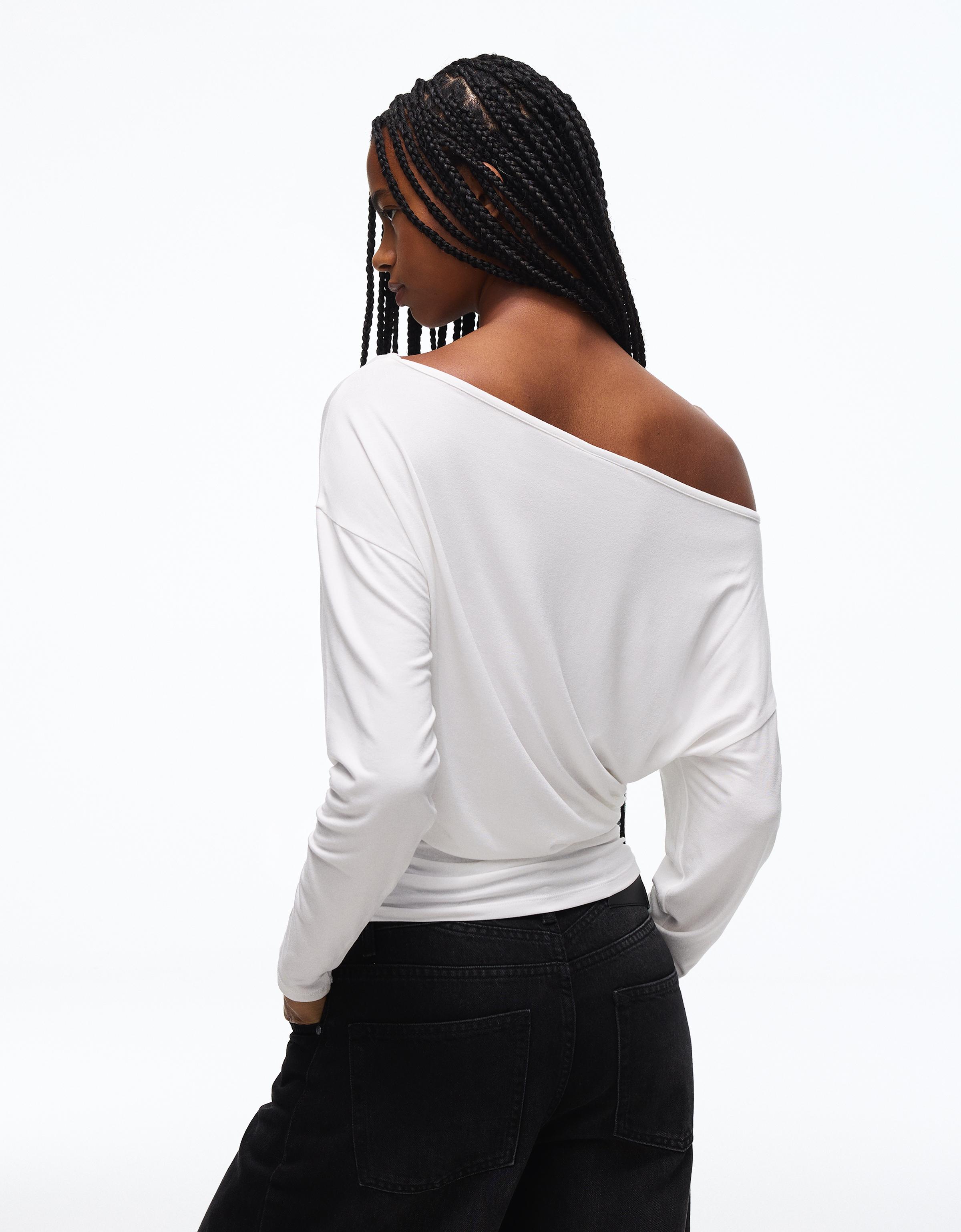 Asymmetric neck long-sleeved T-shirt — Off white