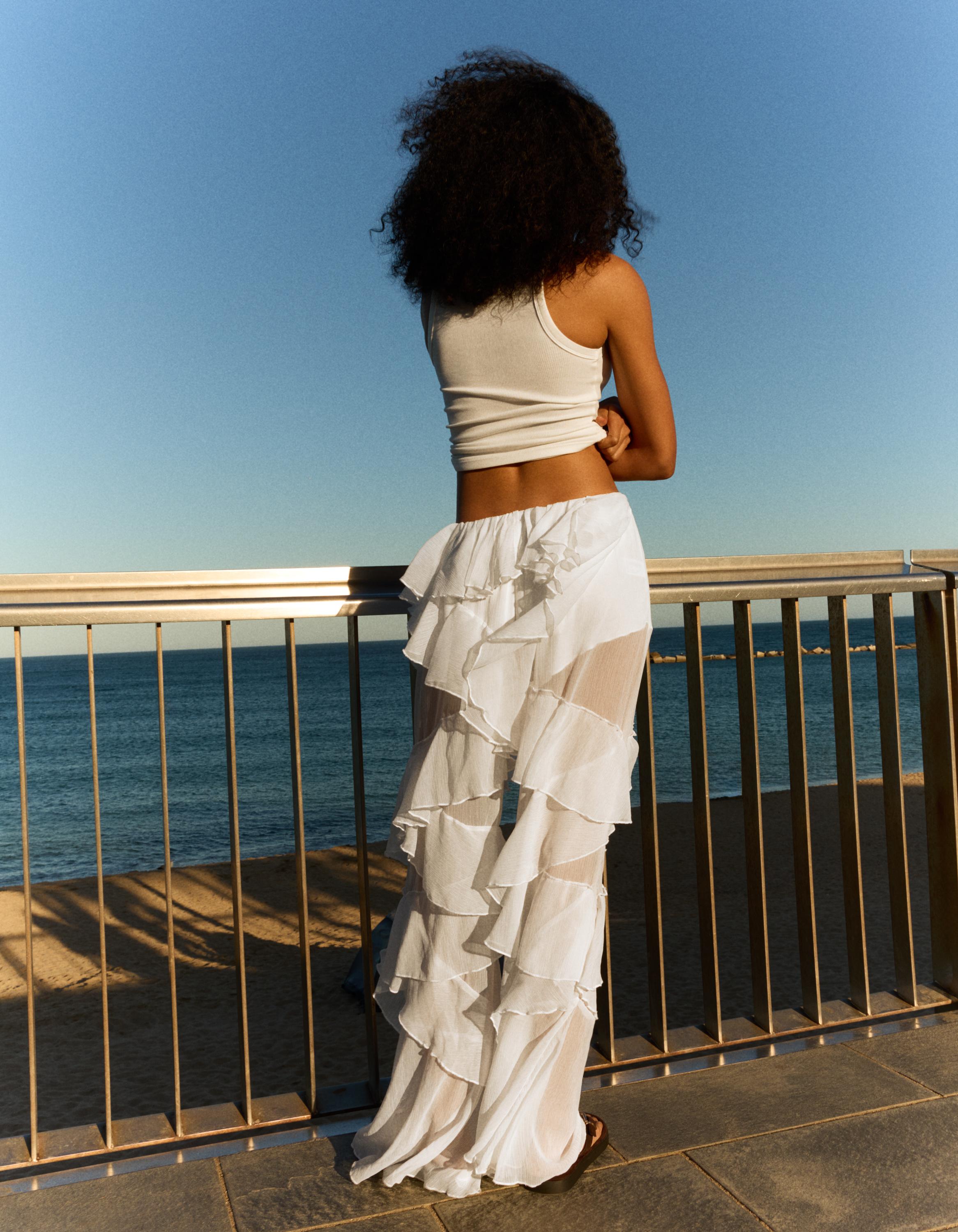 V-neck strappy vest top — Off white