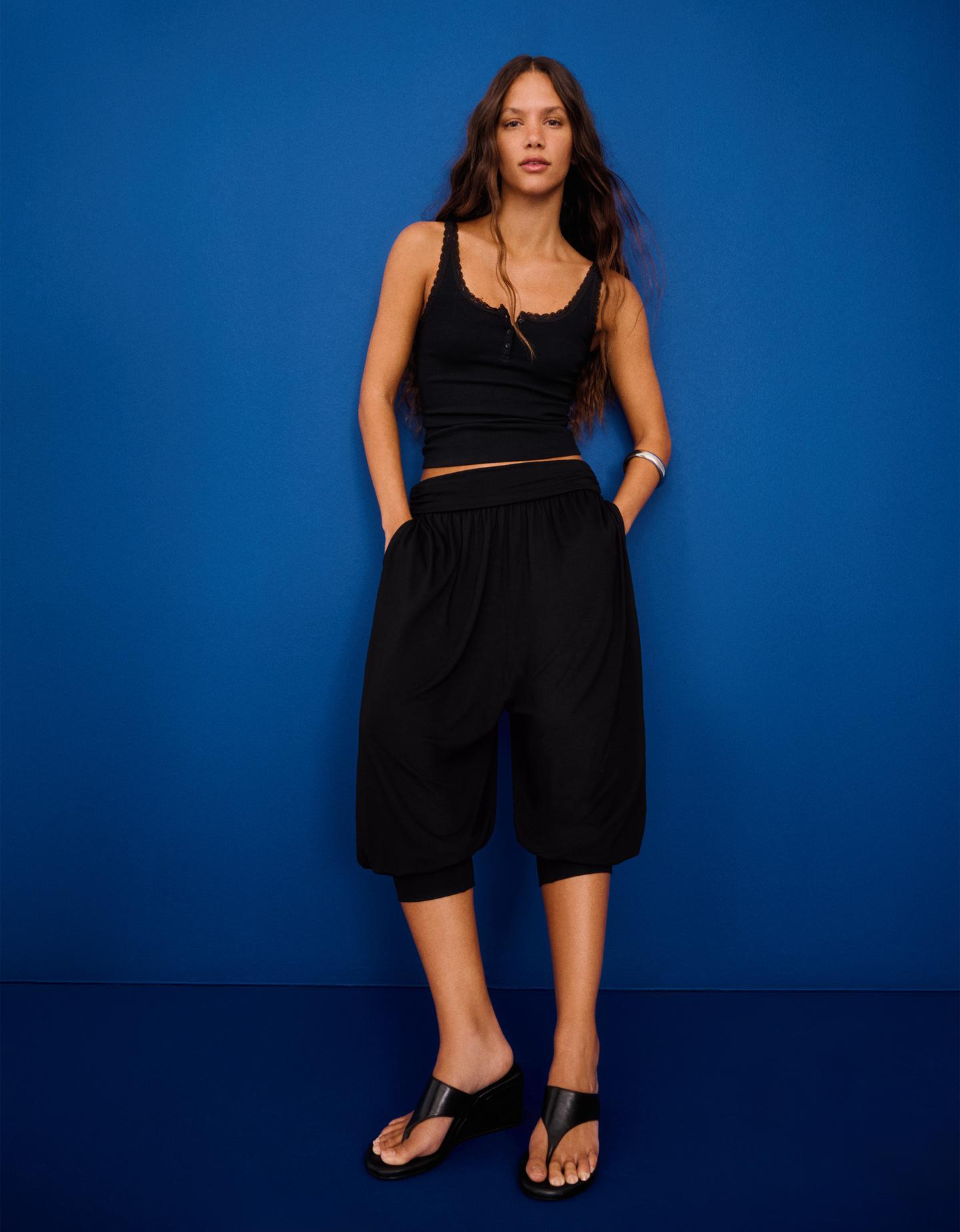 Bershka Pantalón Capri Bombacho Mujer Negro