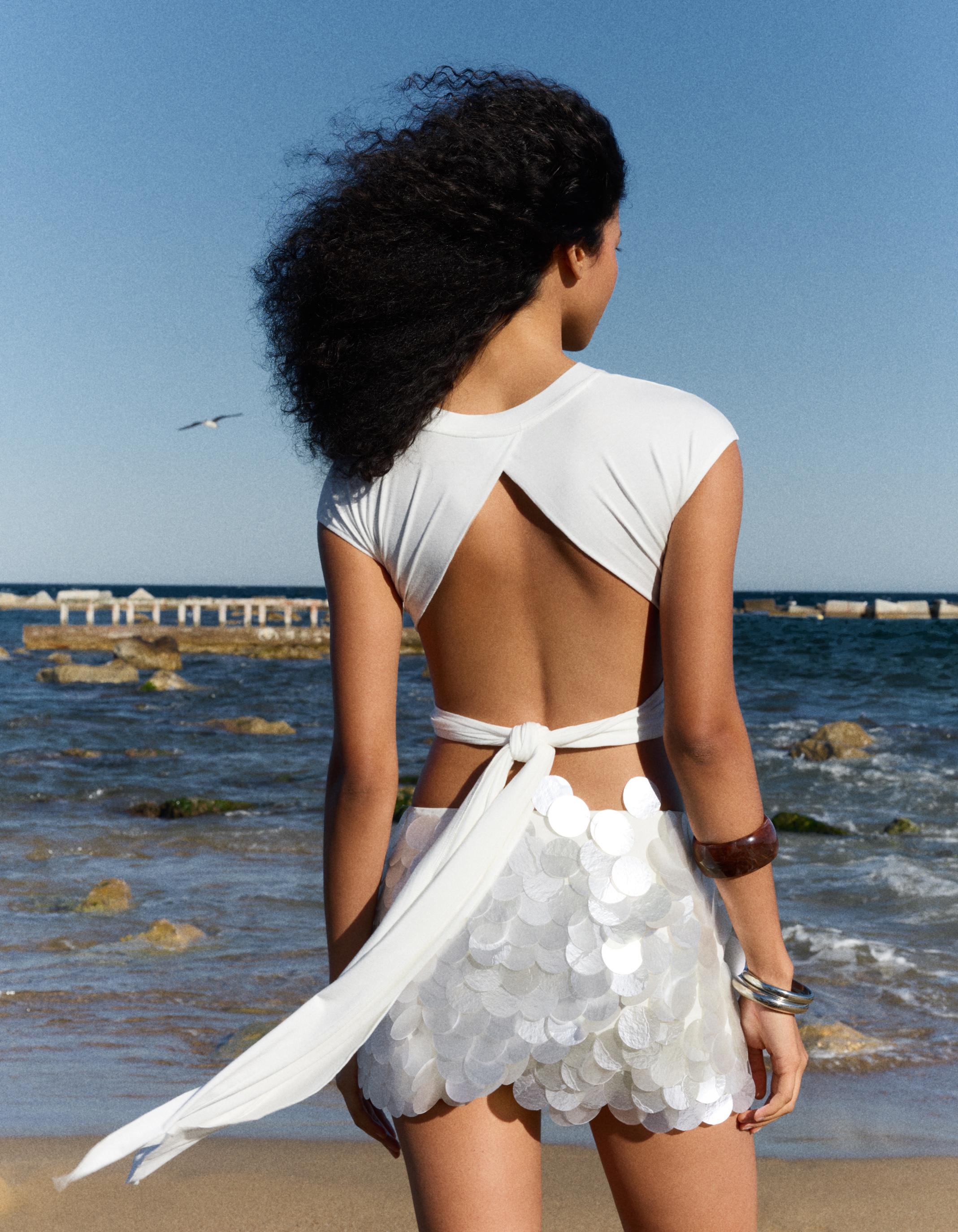 Round neck top with back knot — Off white