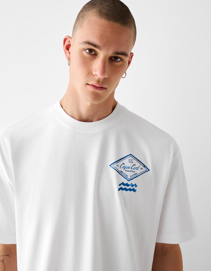 تيشرت بقصة مربعة وأكمام قصيرة وطبعة-أبيض-2