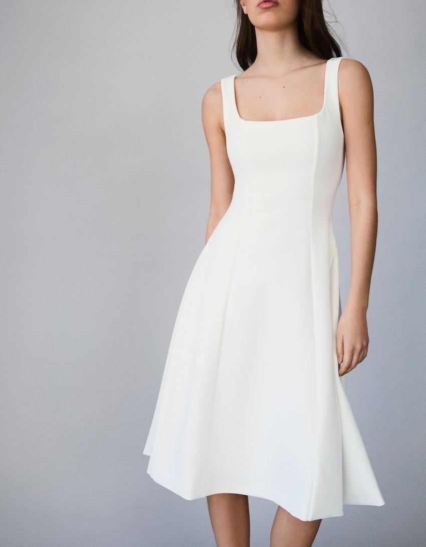 فستان قصير بتنورة كلوش-أبيض