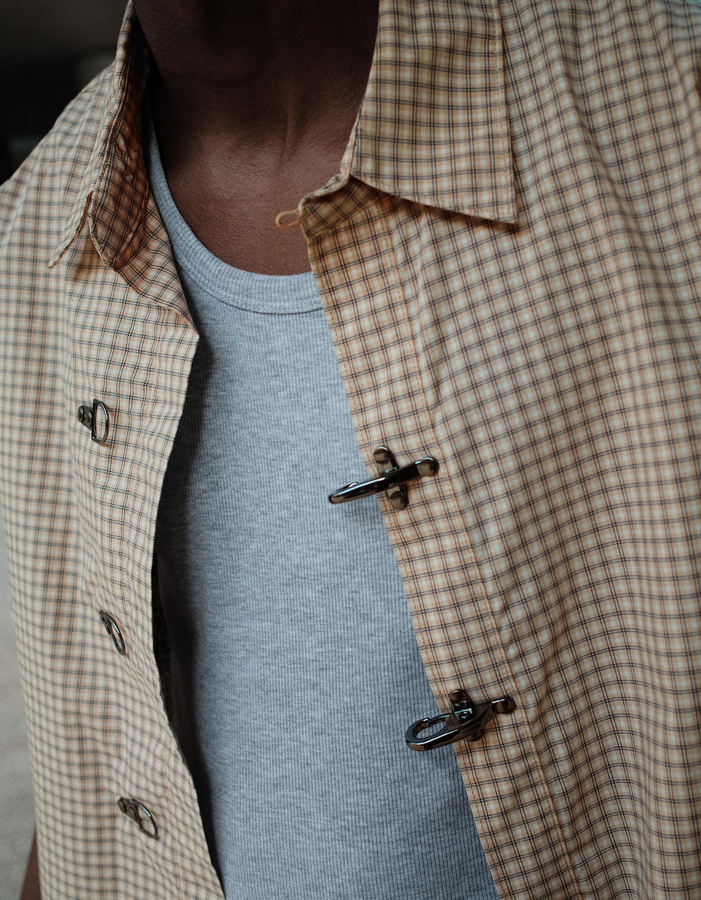 Short-sleeved clasp shirt — Beige