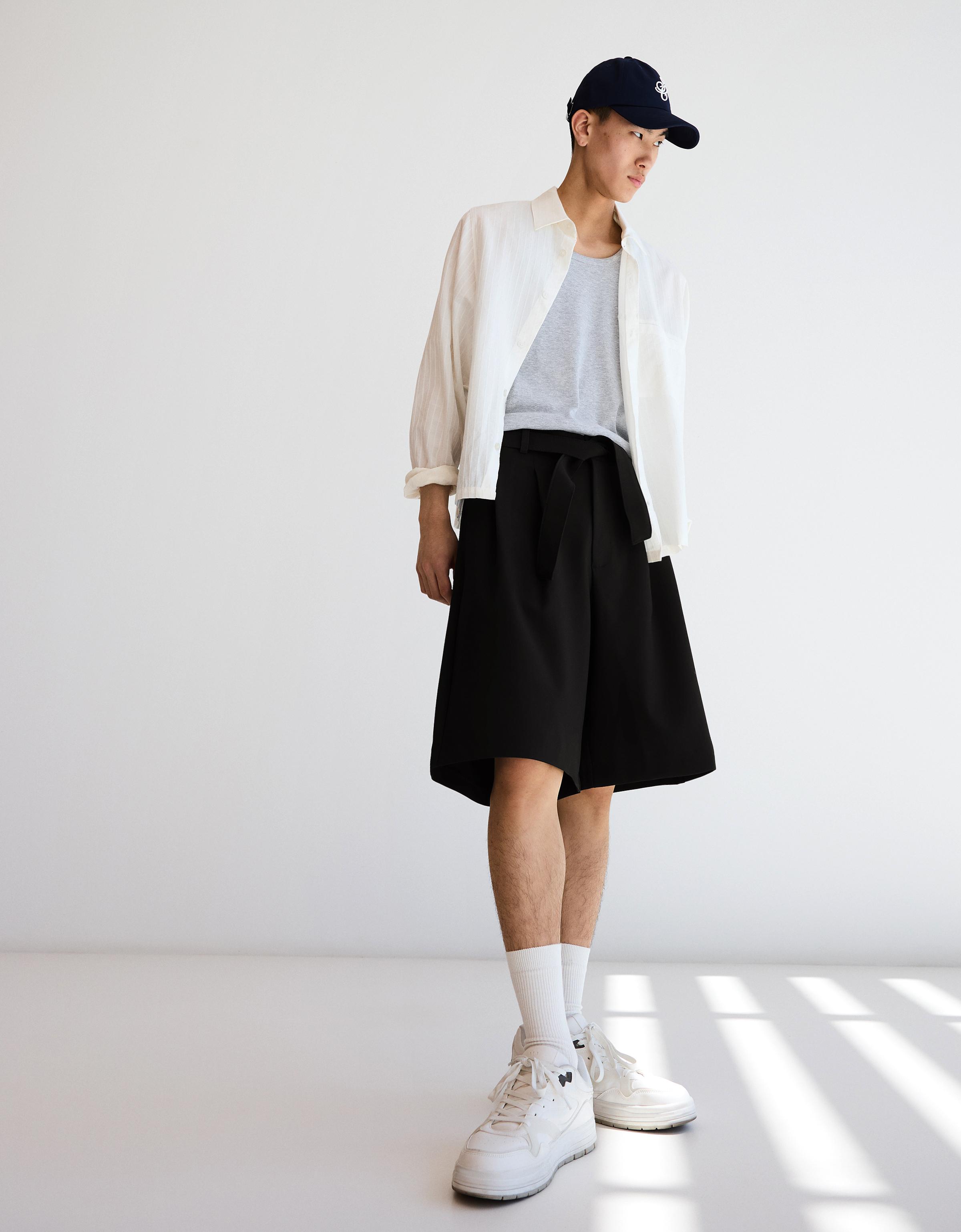 Wide-leg Bermuda shorts with belt — Black