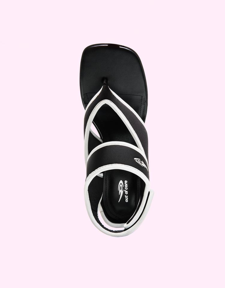 Sporty out of core sandals