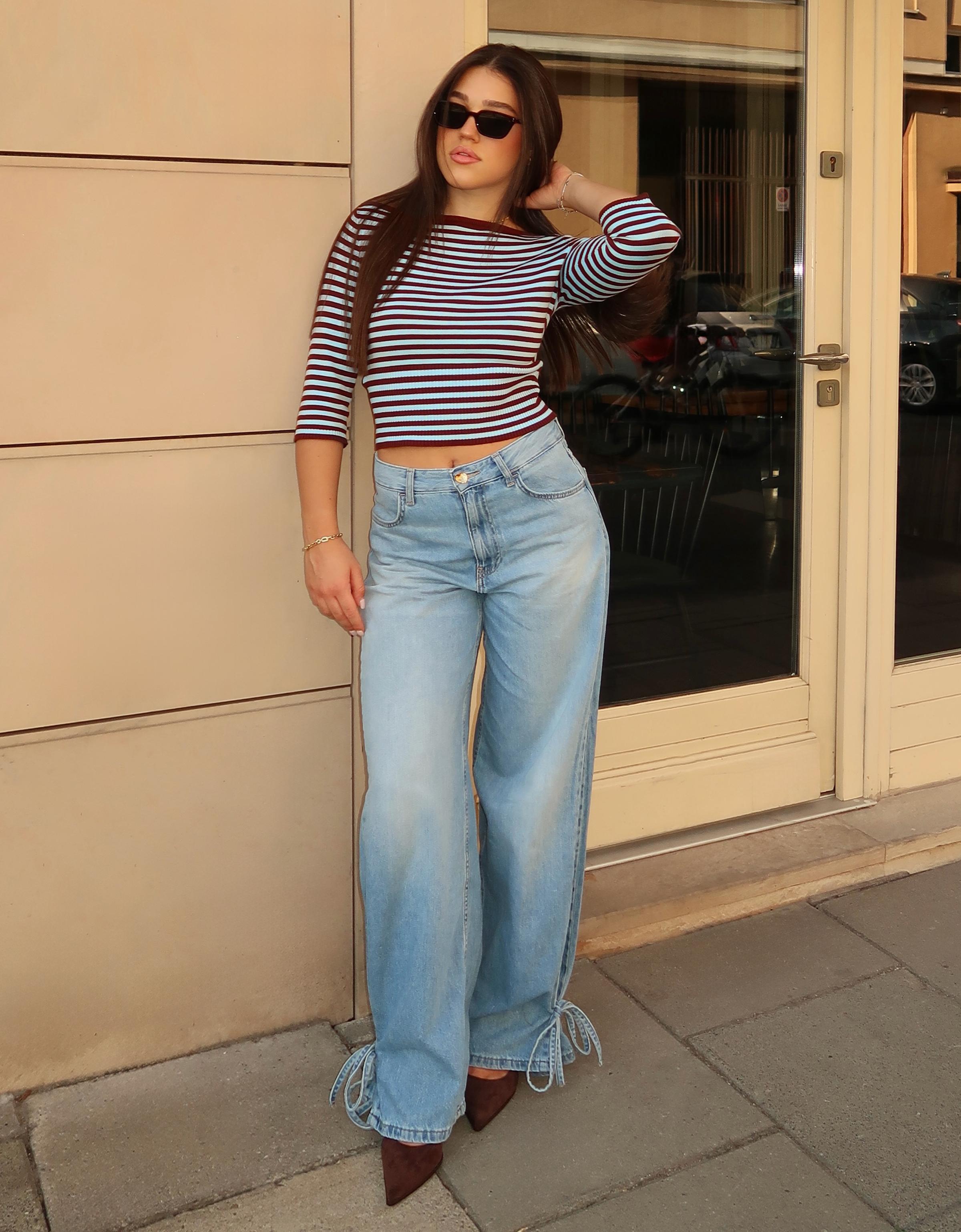 High-waist barrel jeans with ties — Light blue