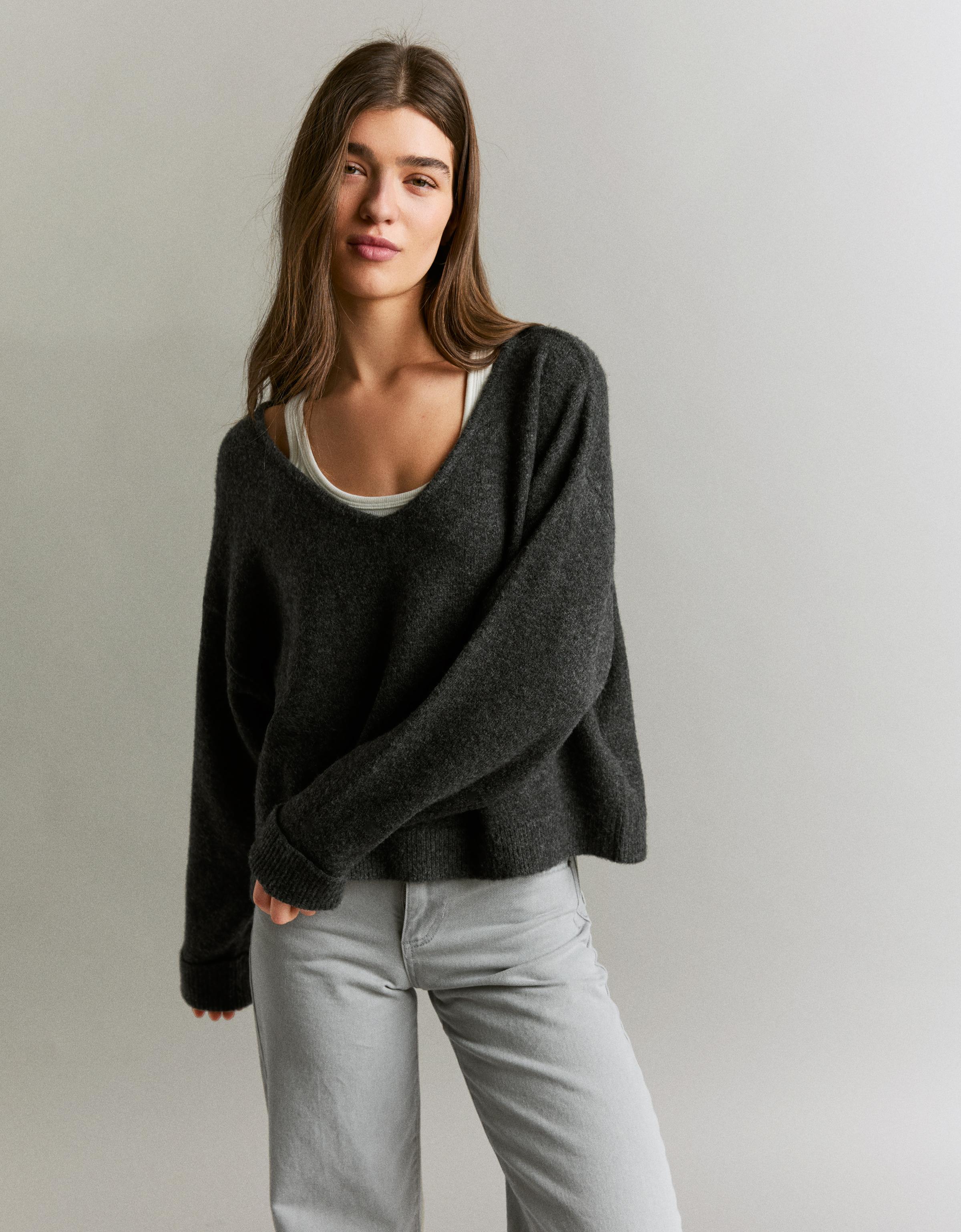 Bershka Pullover Mit V-Ausschnitt Und Soft-Touch-Finish Damen L Dunkelgrau