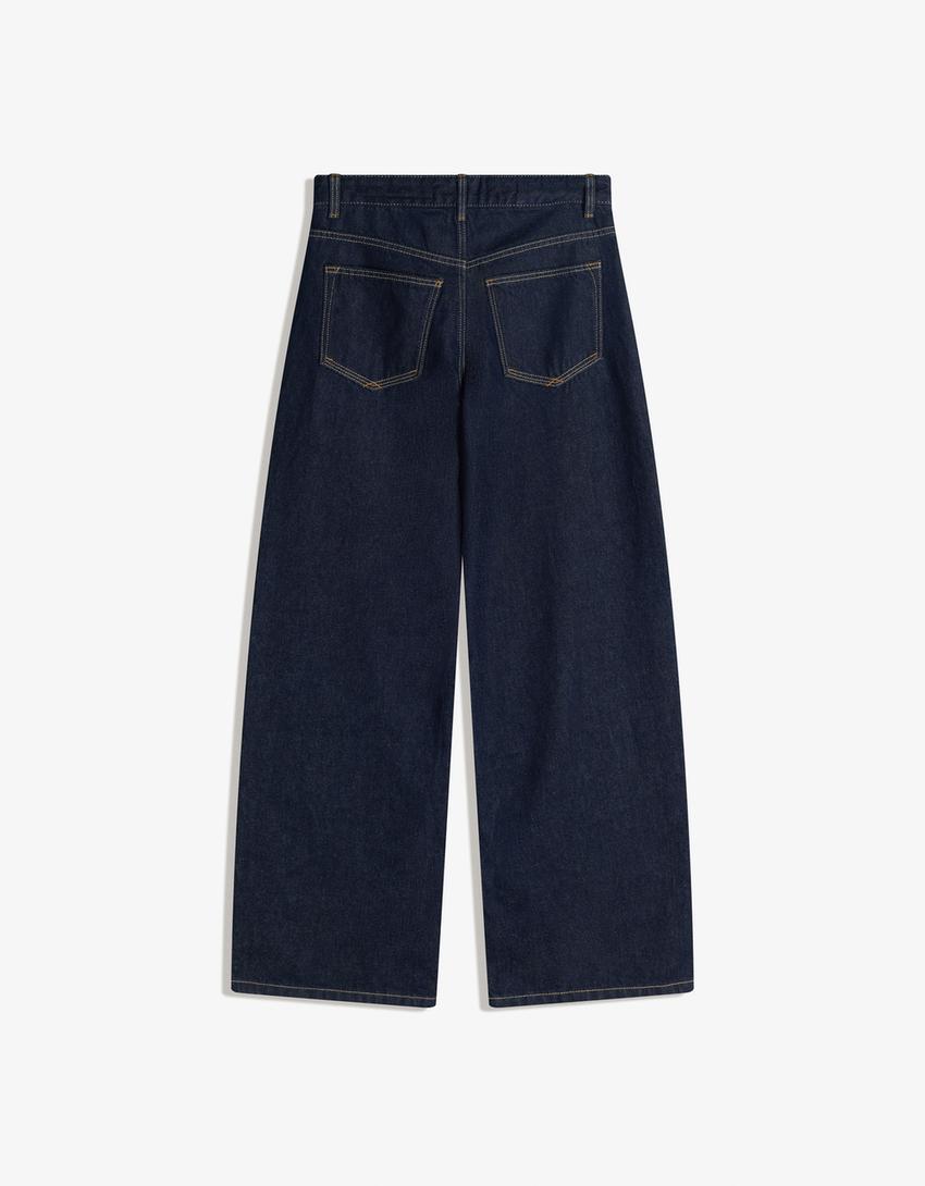 Low-rise bootcut jeans