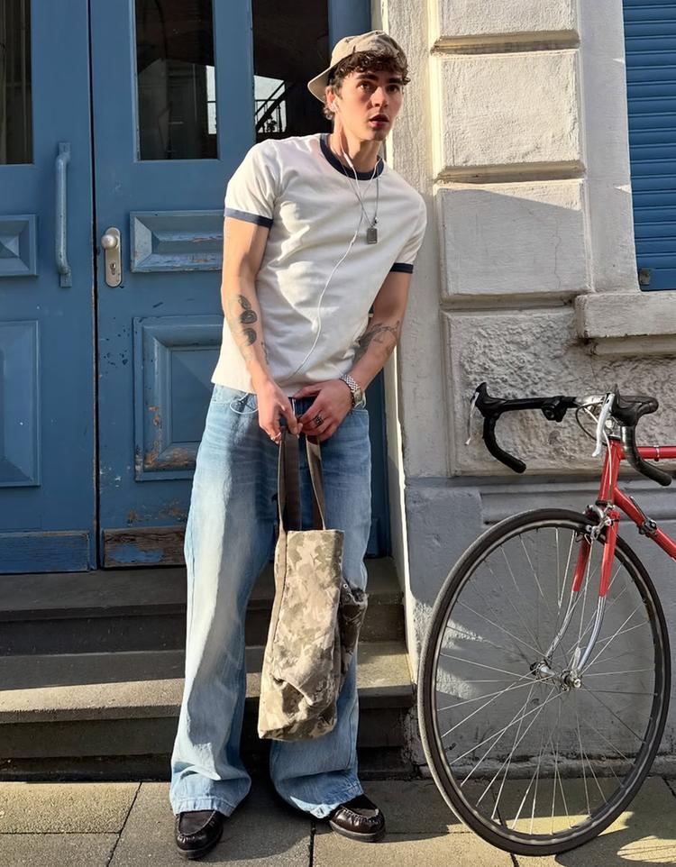 Kısa kollu ribanalı kontrast tişört