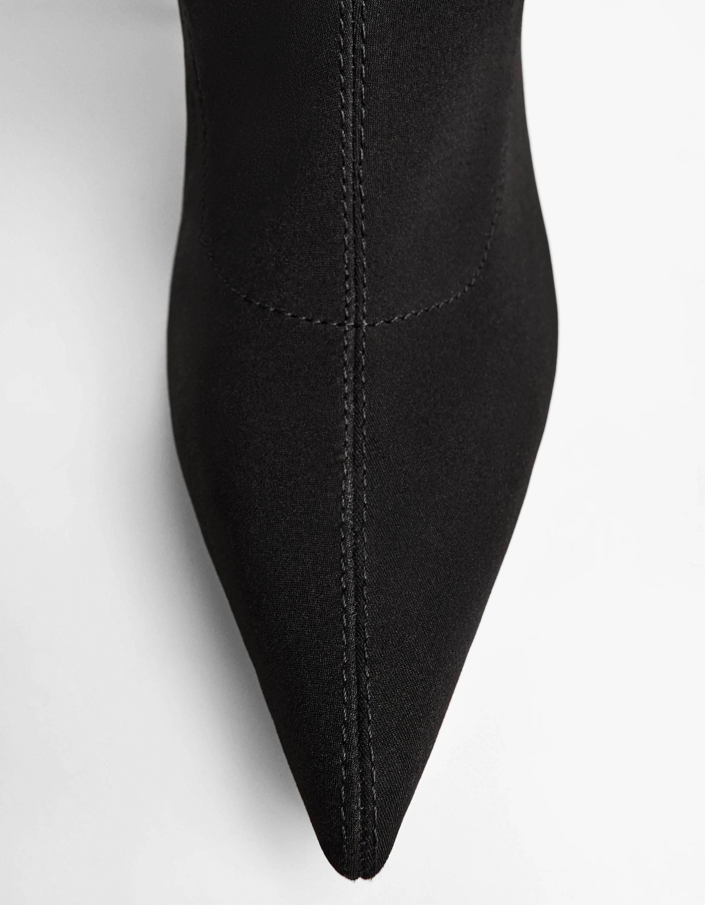 Fitted heeled boots — BLACK