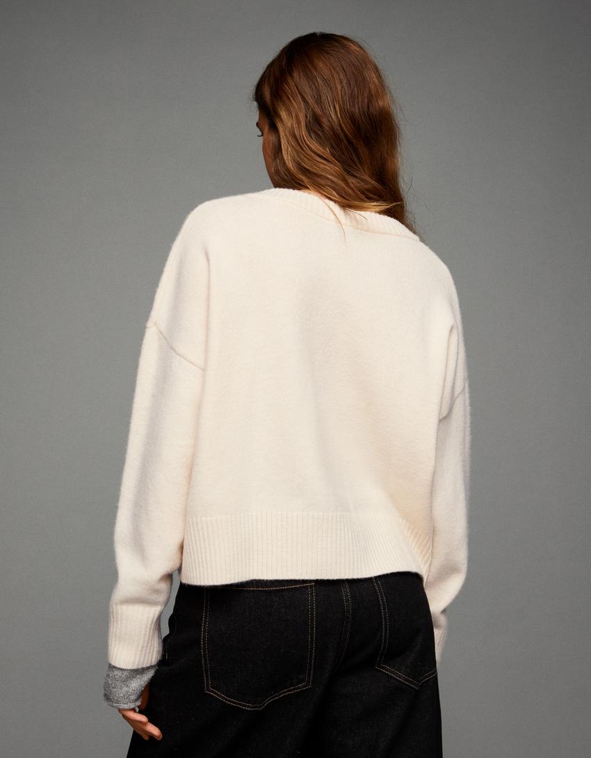 V-neck cropped sweater-Cream