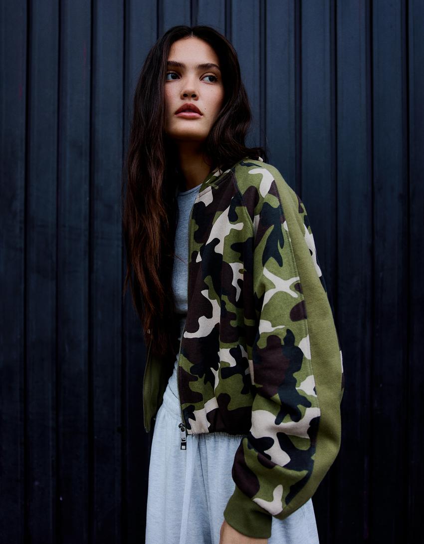 Chaqueta capucha print