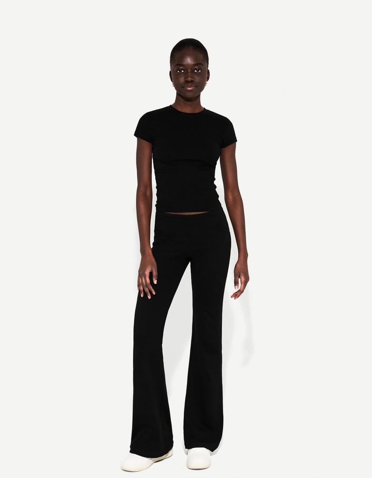 Set camiseta y pantalón flare