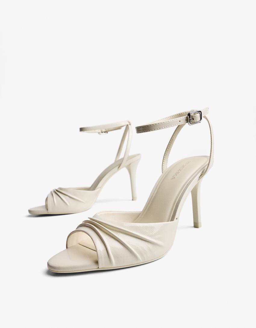 Sandales à talon froncé-Beige