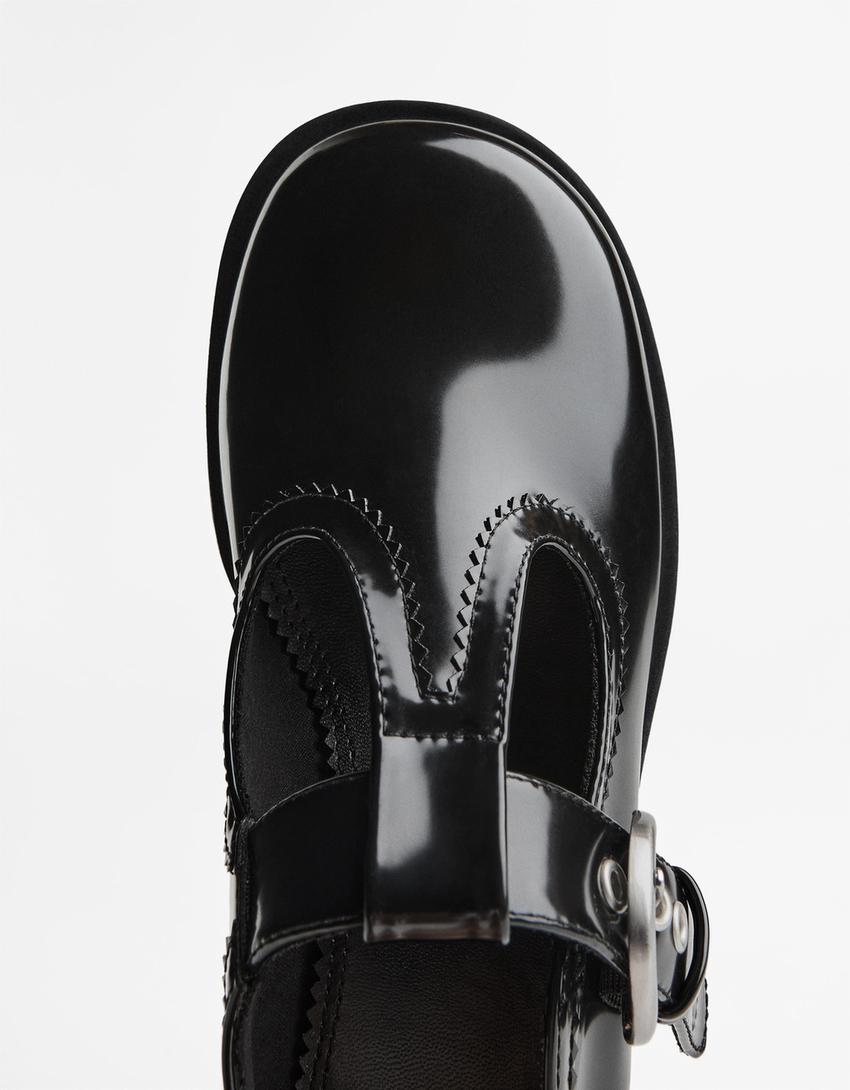 Shoes with buckled strap-BLACK