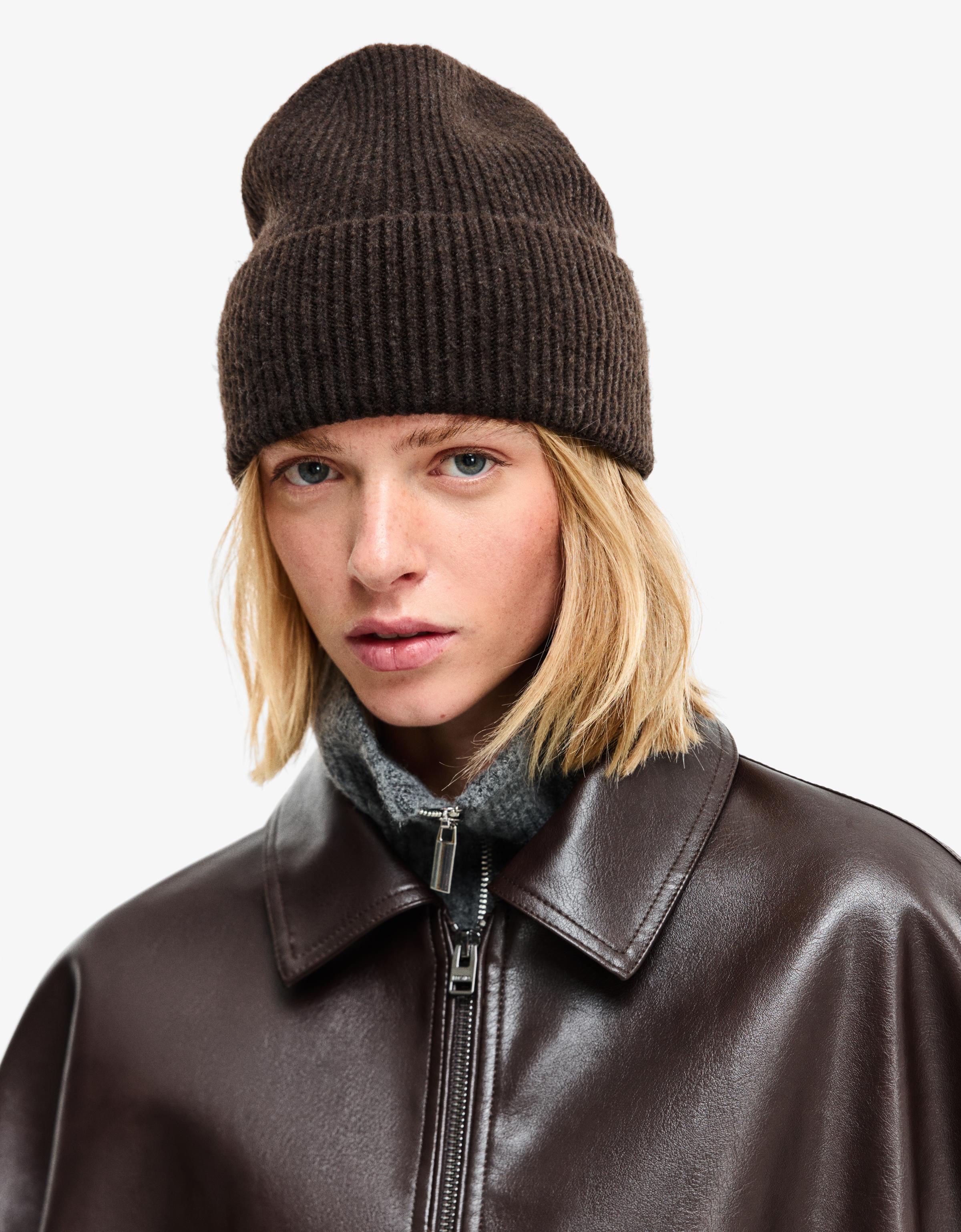 Turn-up knit beanie — Brown