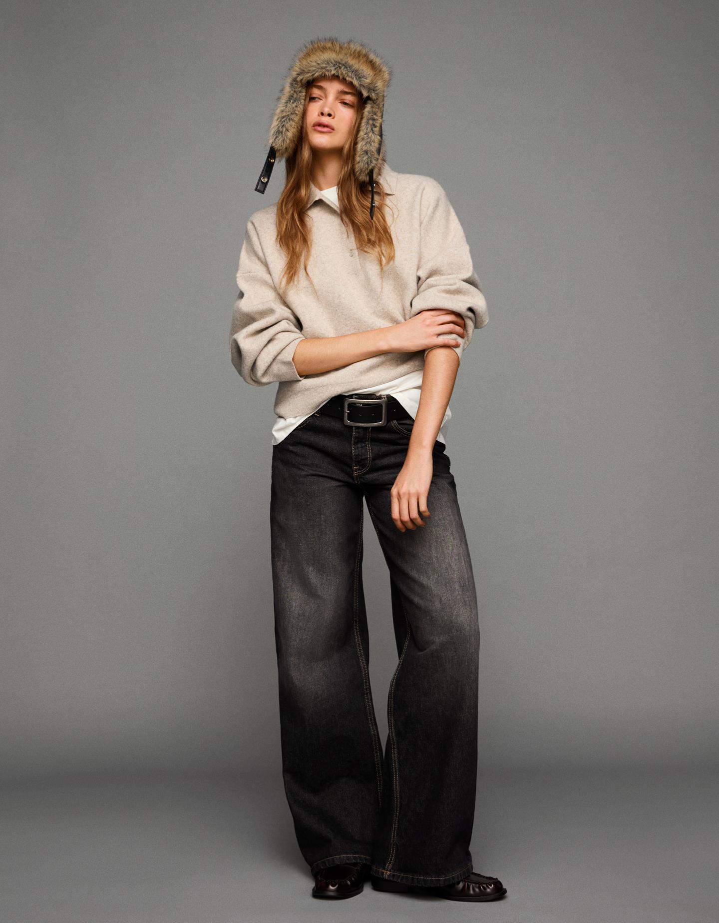 Bershka sweter boxy z kołnierzykiem typu polo wielbłądzi