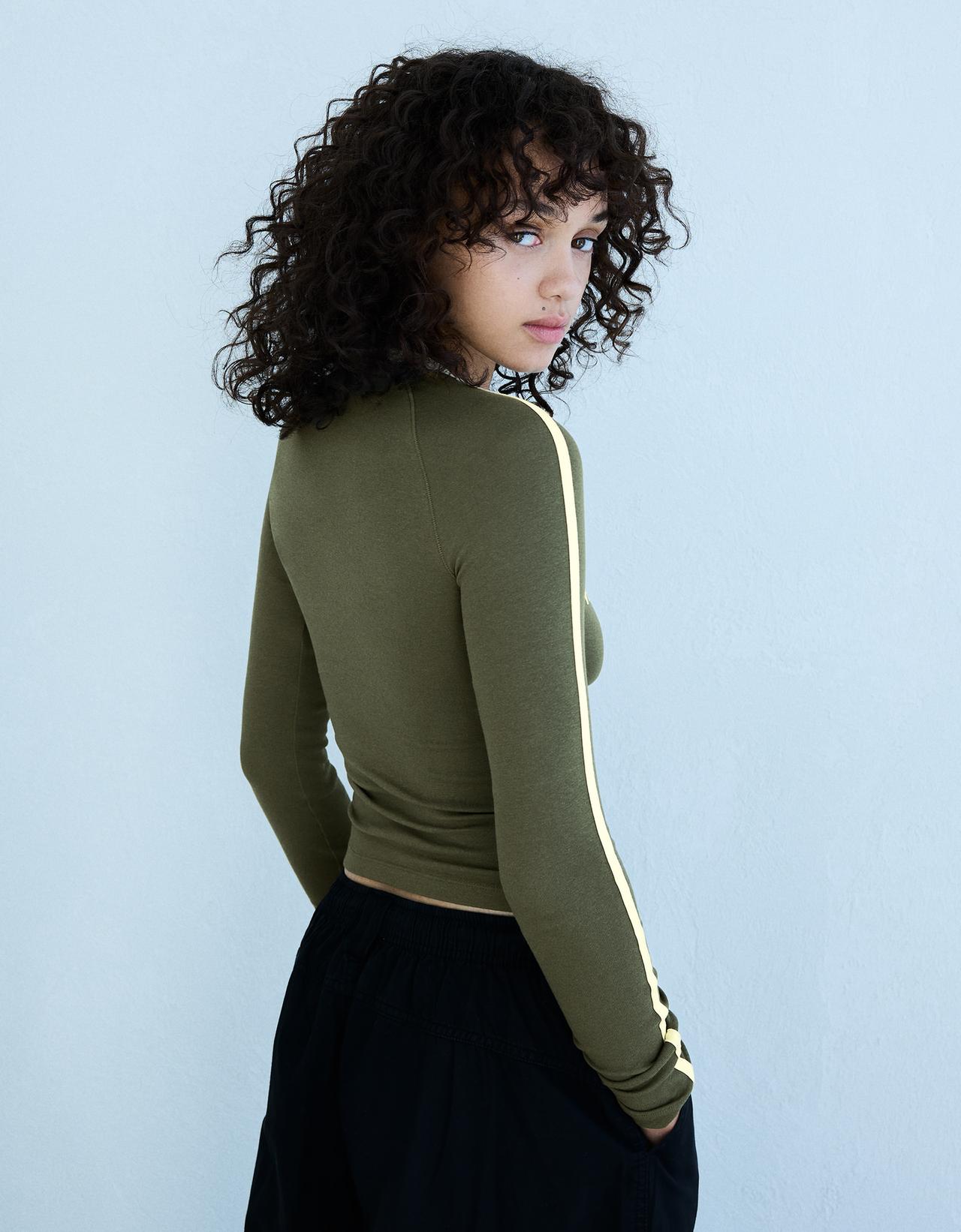 Contrast print long sleeve T-shirt — Khaki