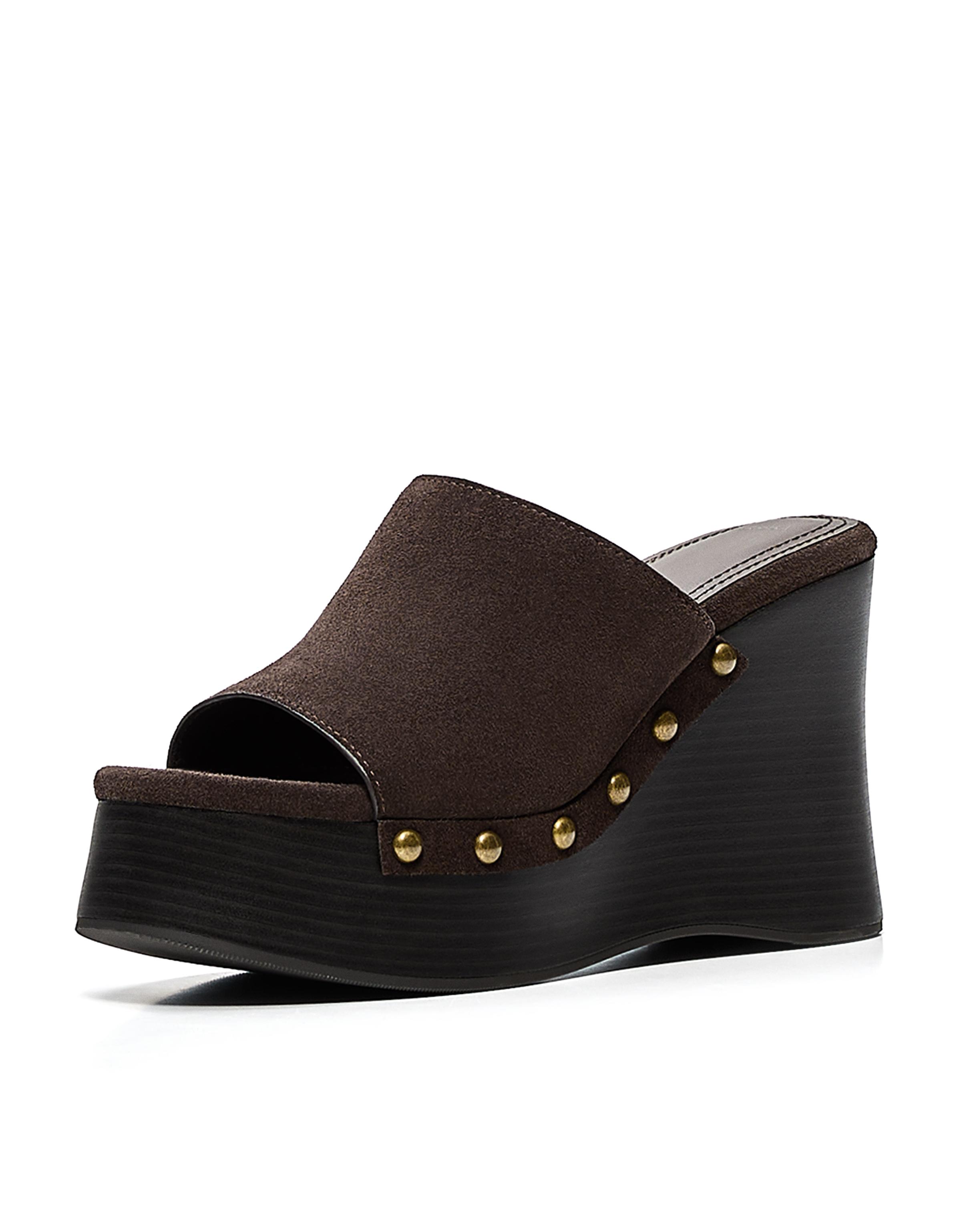 Leather wedge with stud detail — Brown
