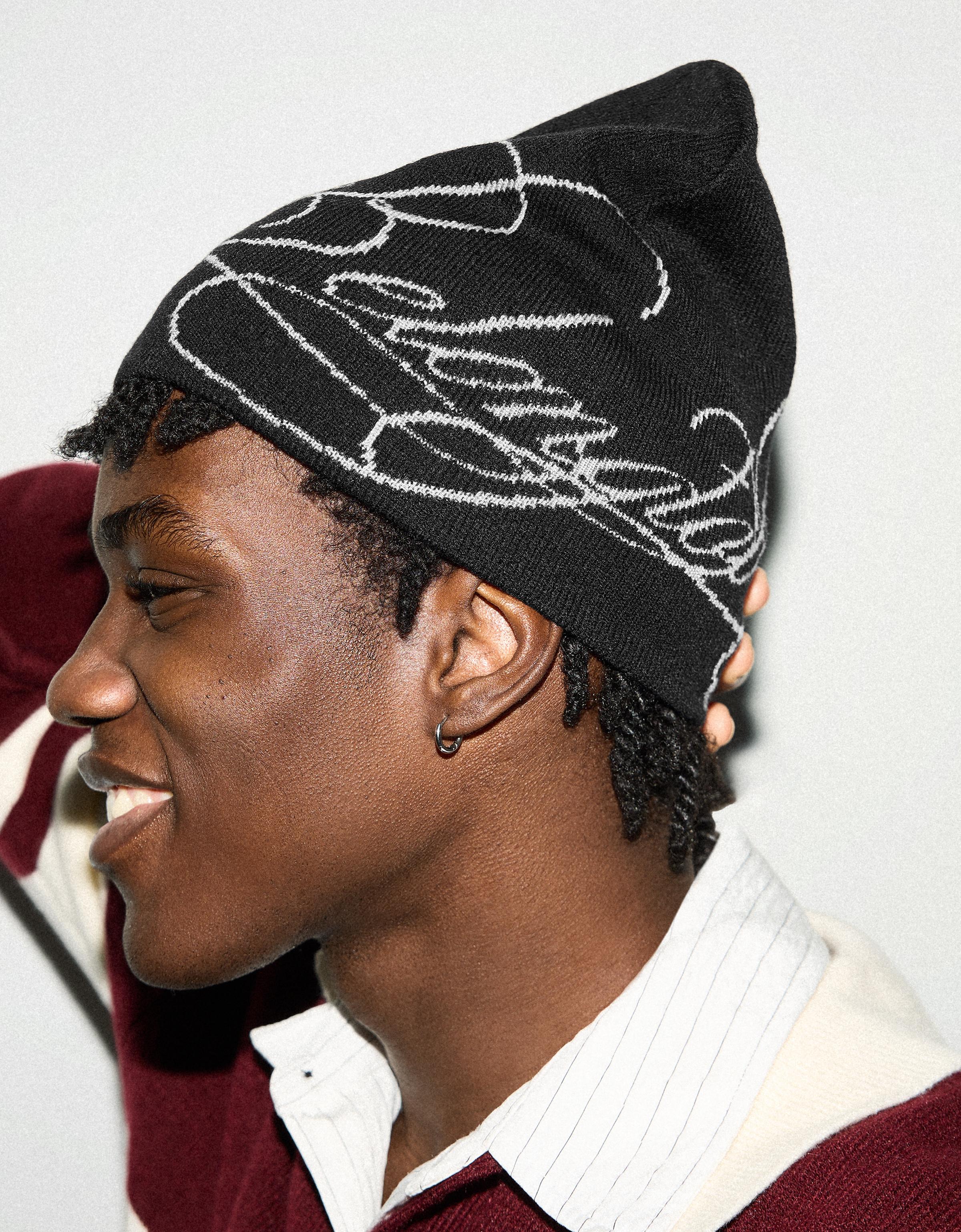 Knitted beanie — Black