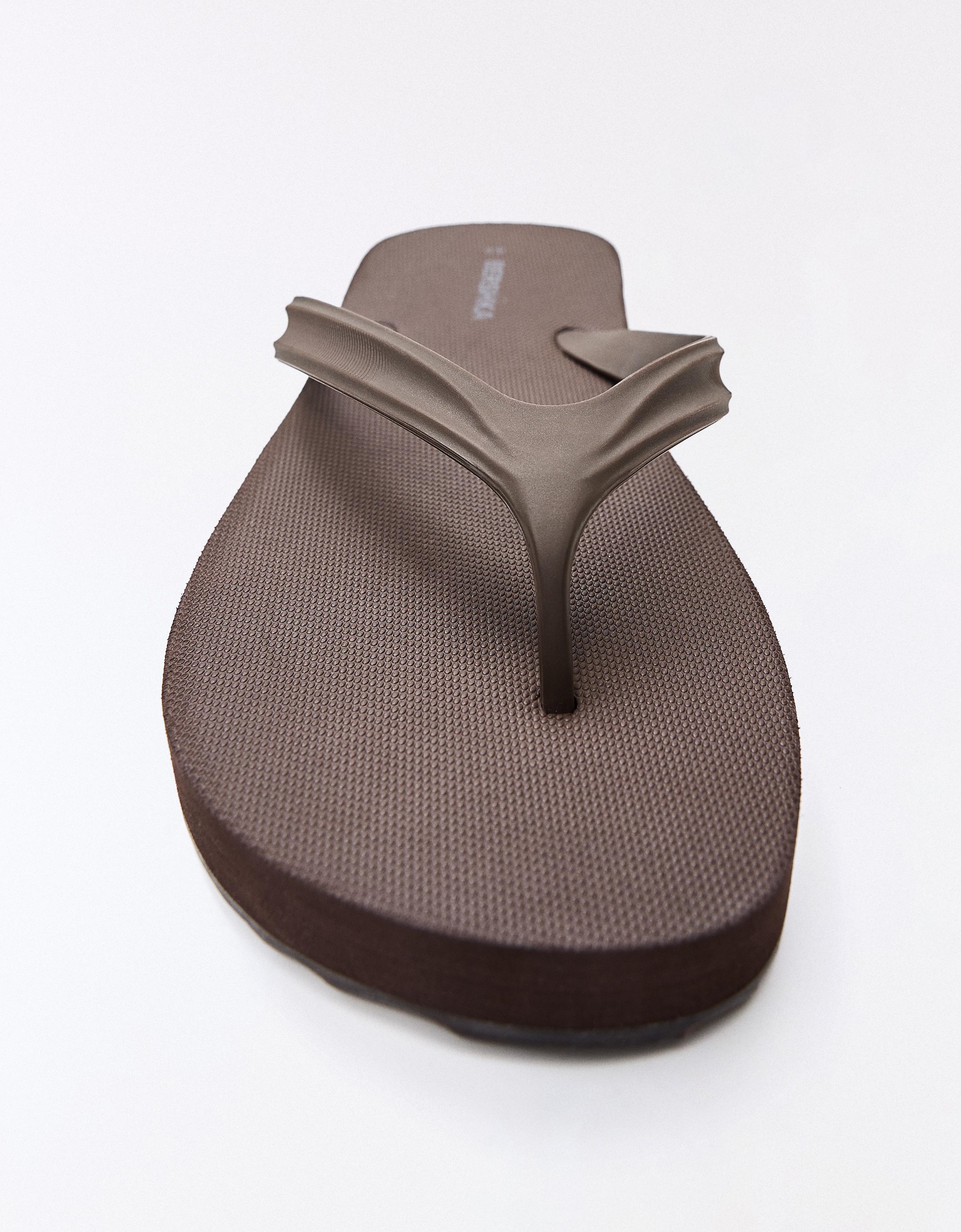 BASIC THONG SANDALS — Brown