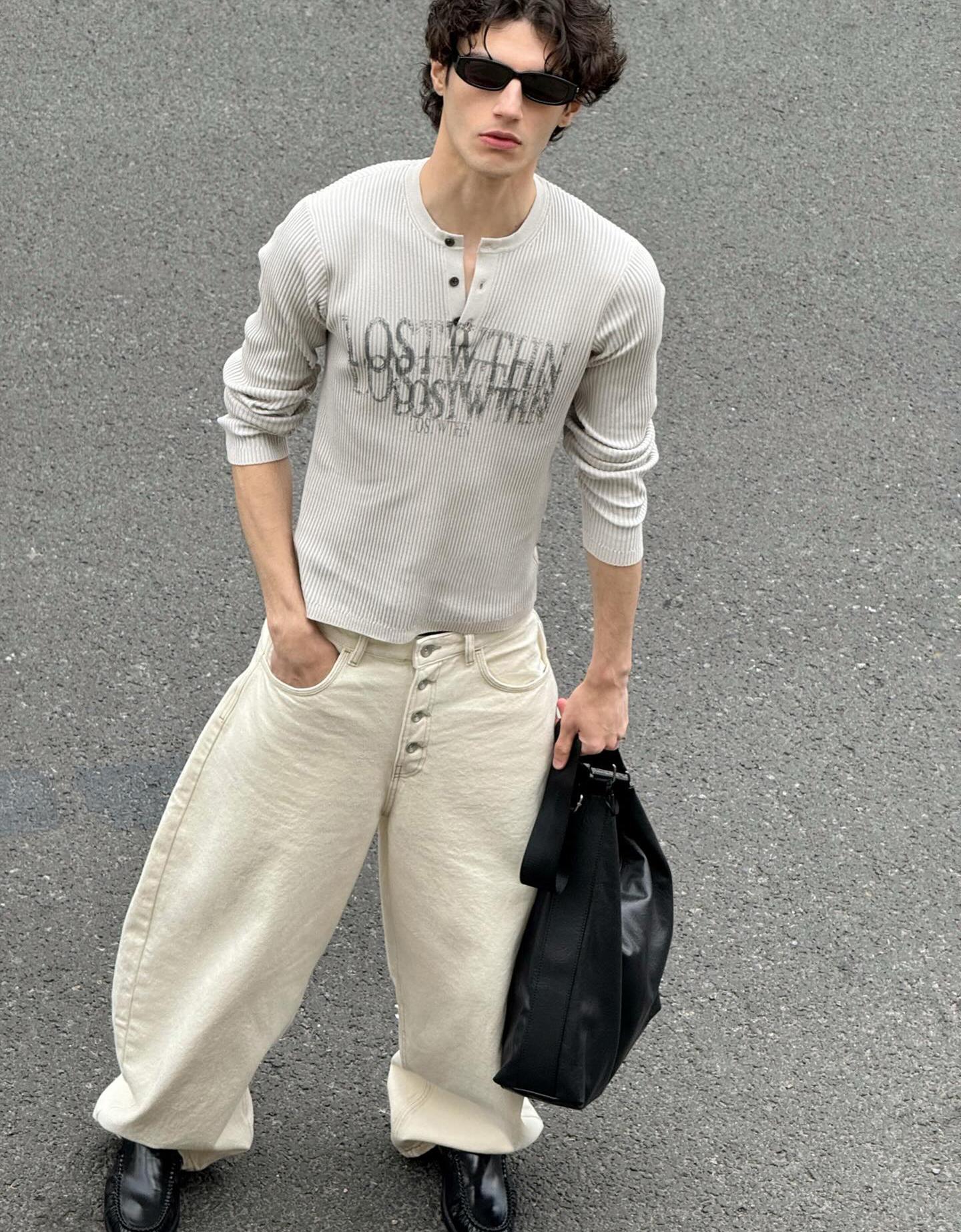 Bershka sweter z nadrukiem i dekoltem typu henley szary