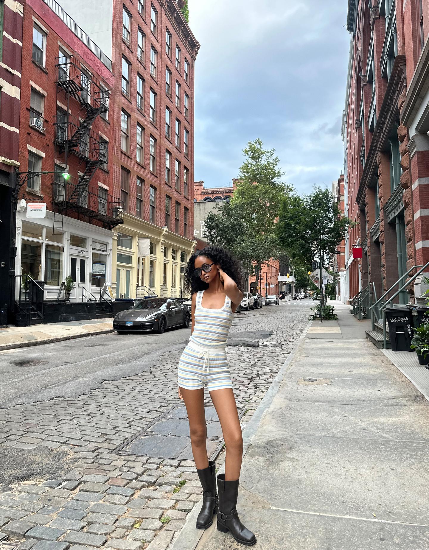 Bershka top na ramiączkach w wielokolorowe paski kremowy