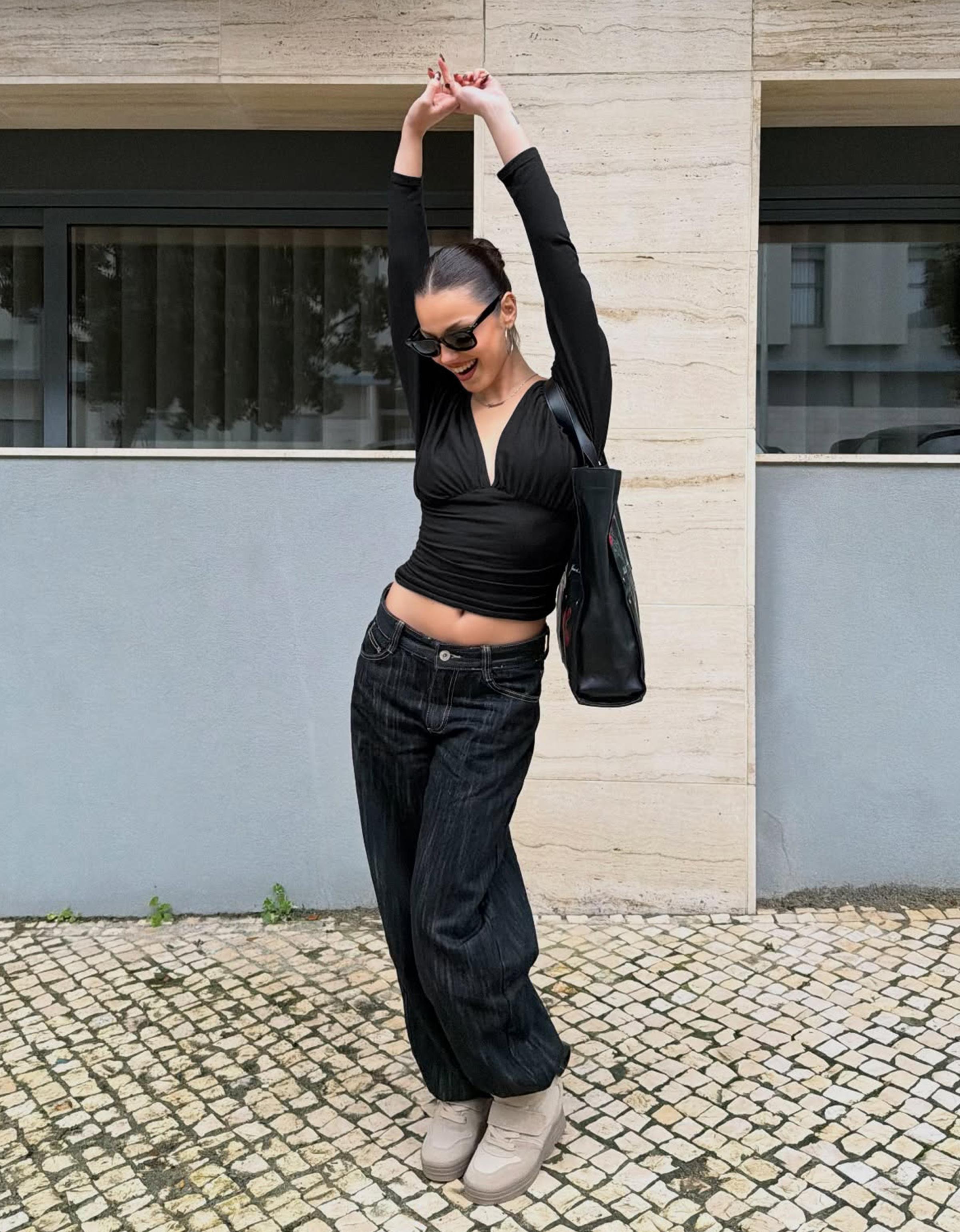 Long-sleeve ruched T-shirt — Black