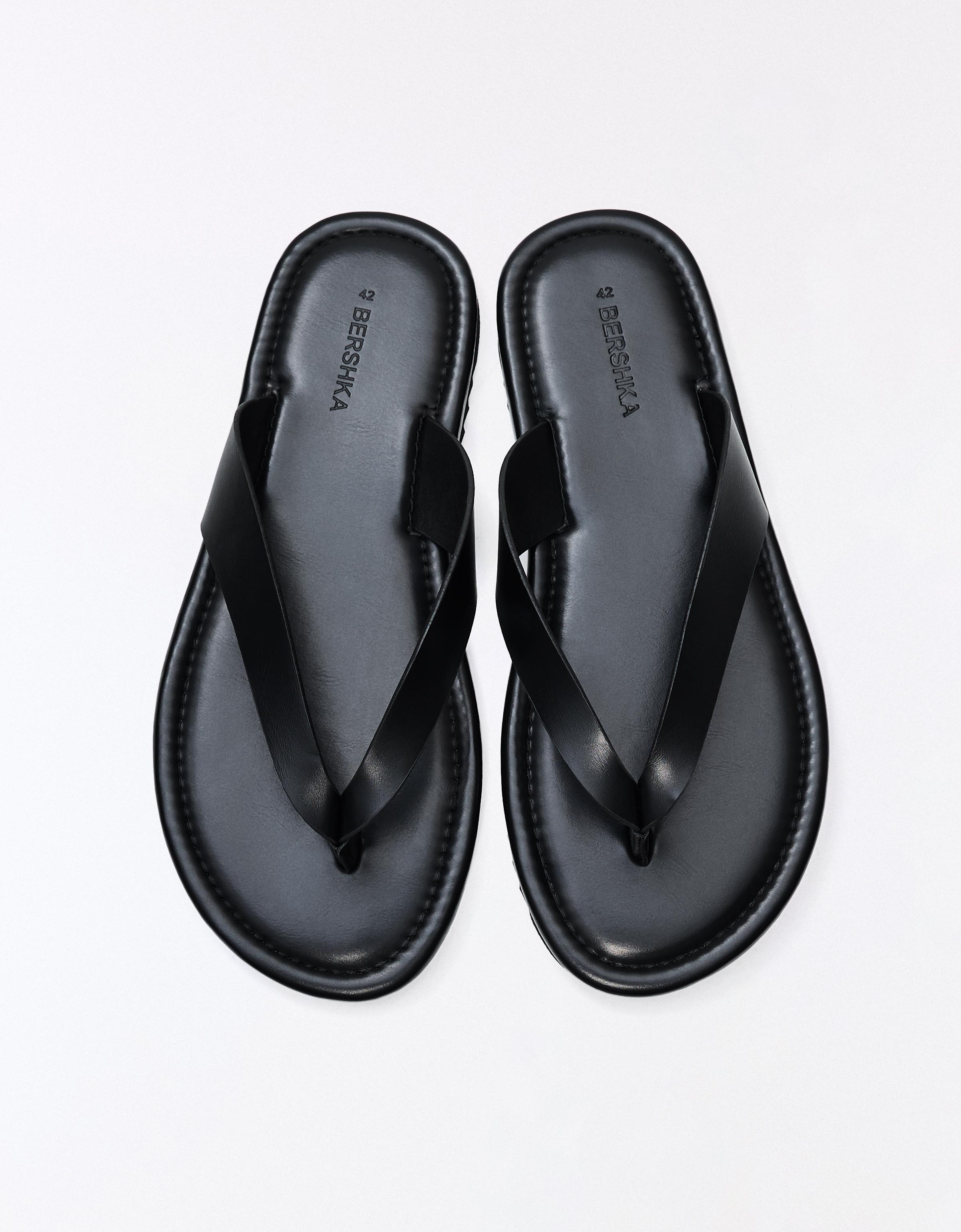 Thong strap sandals — BLACK