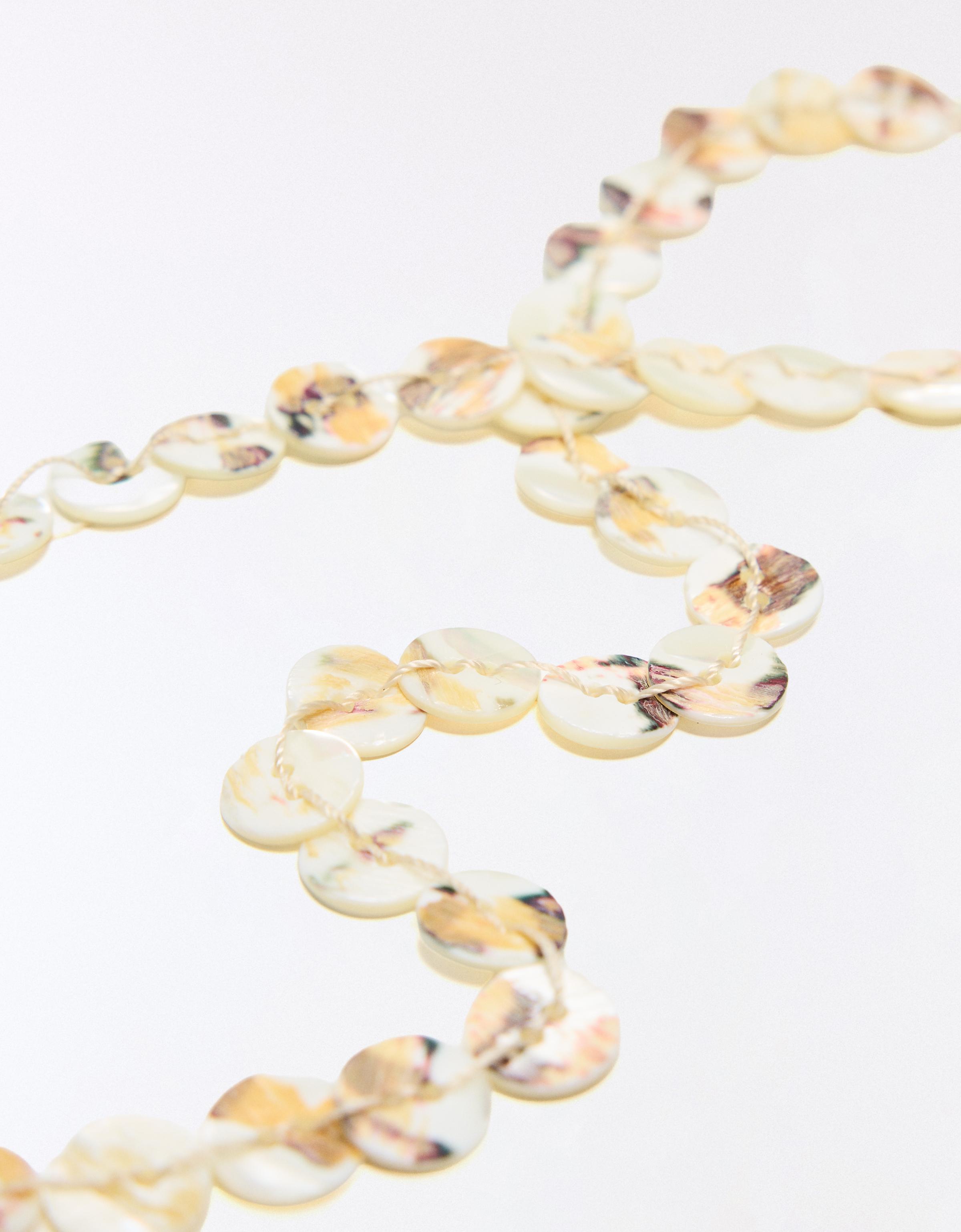 Mother-of-pearl button necklace — White