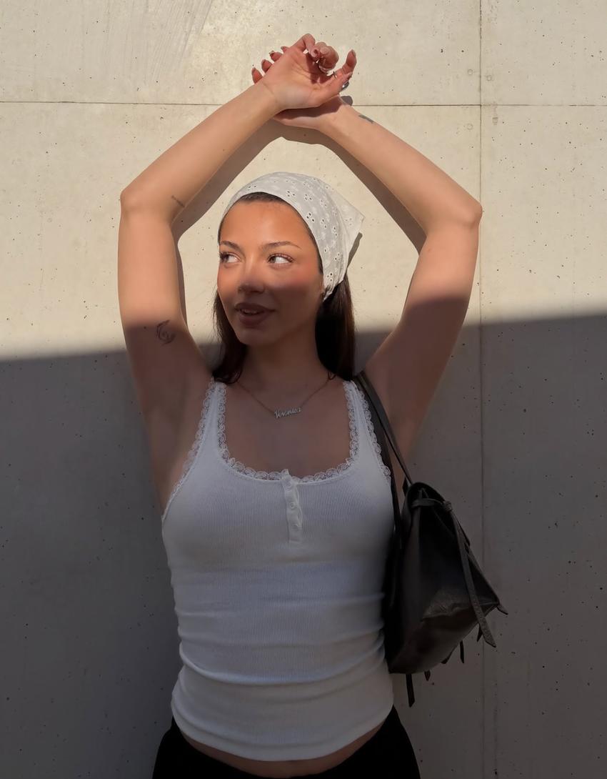 Düğmeli yaka askılı top-Kirli beyaz