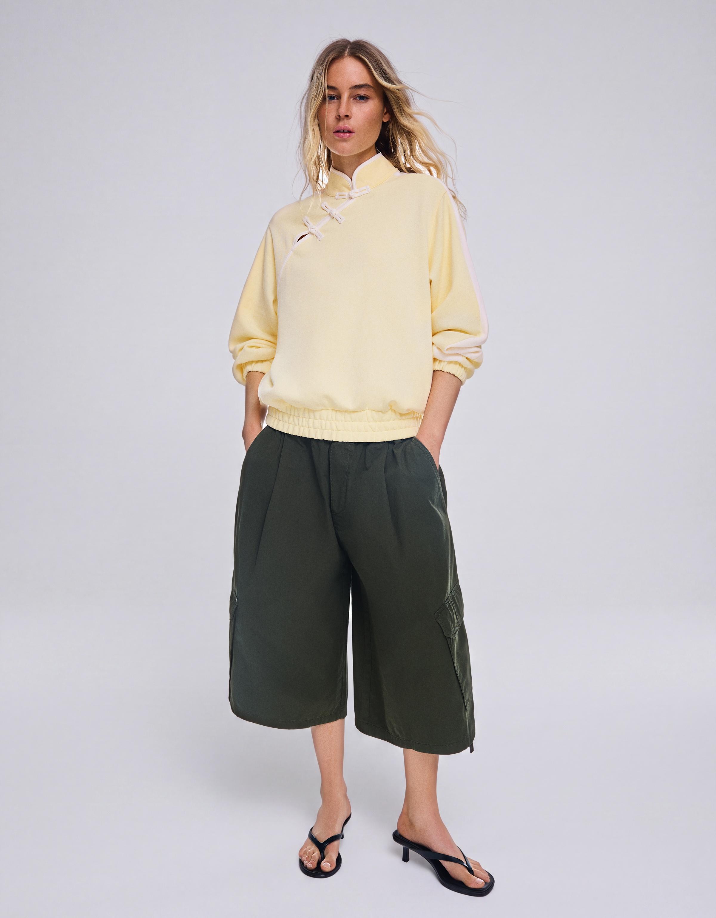 Long sleeve stand collar sweatshirt with clasps — Yellow