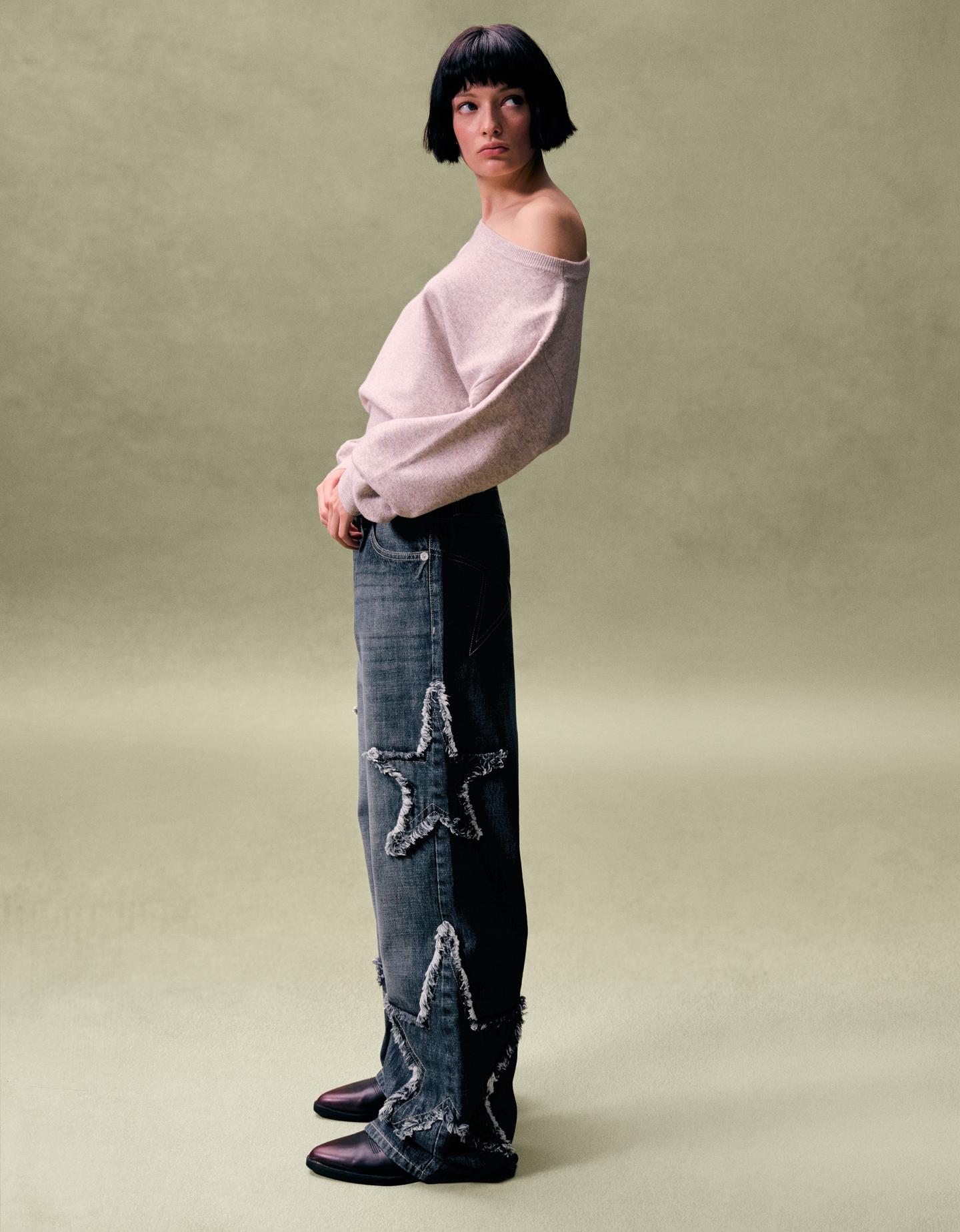 Bershka jeansy o kroju baggy z haftowanymi gwiazdami niebieski