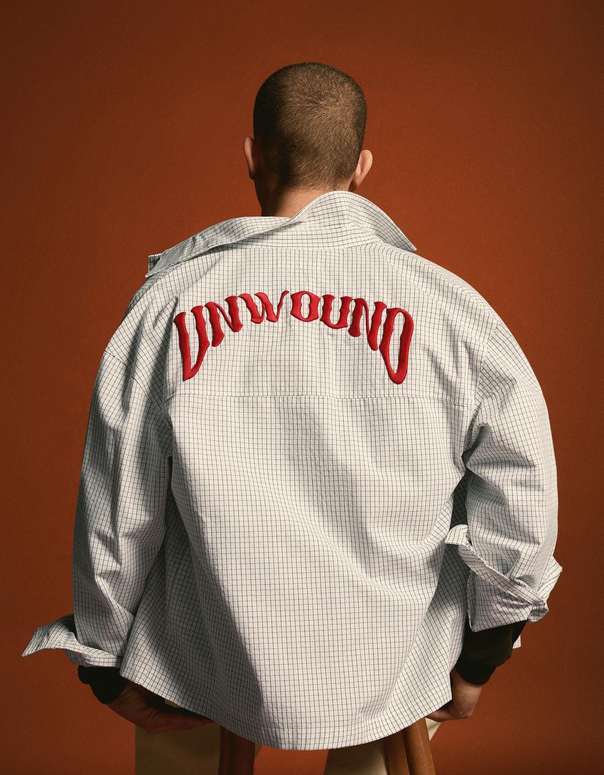 قميص بأكمام طويلة وقصة مربعة وتطريز-كريمي