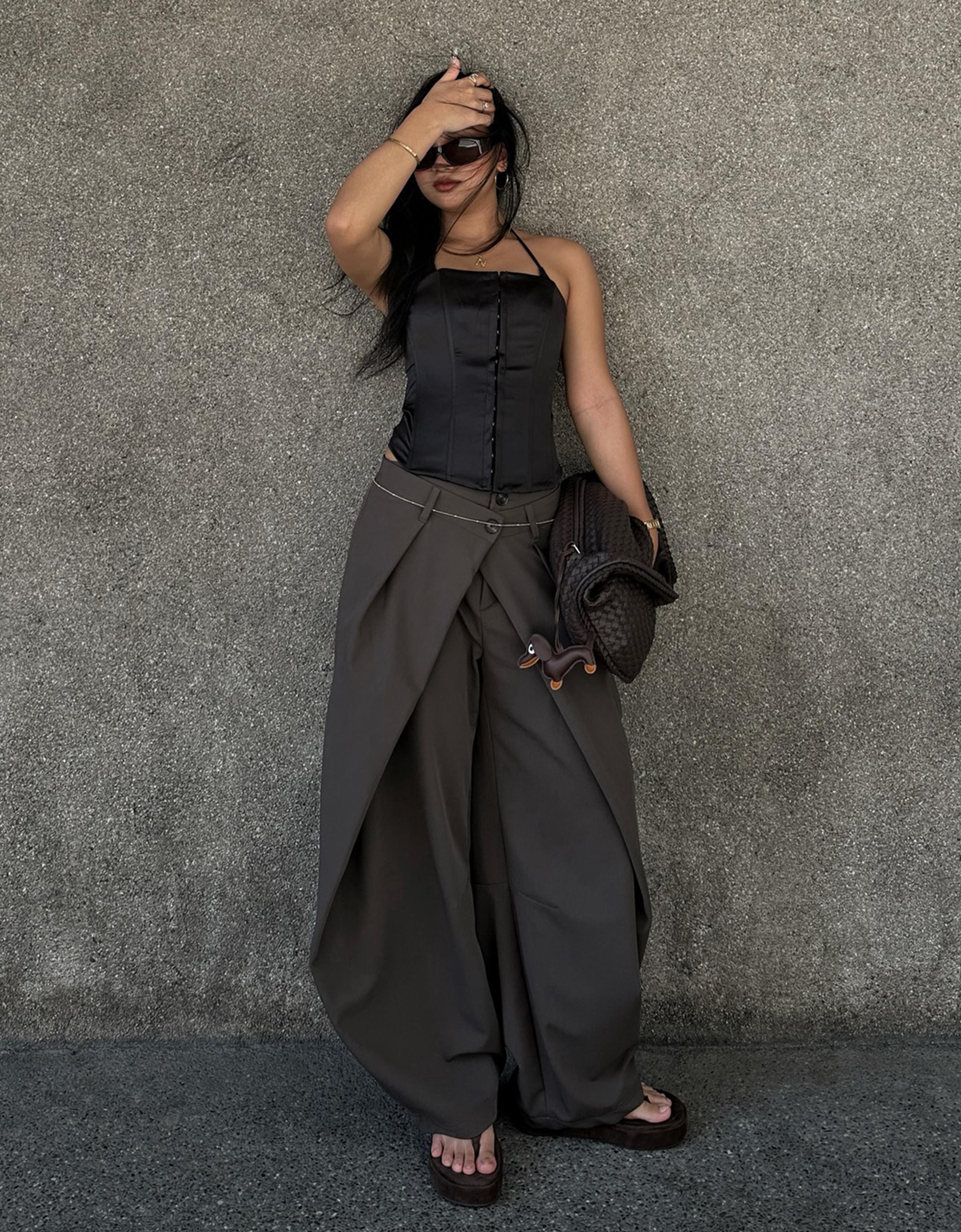 Pleated double-button trousers — Sand