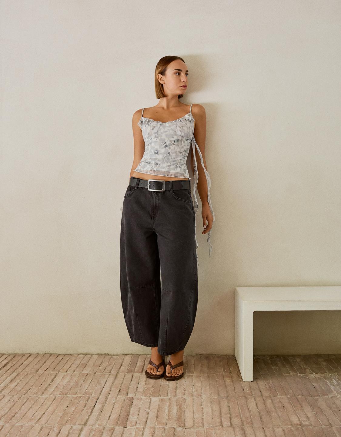 Cropped barrel trousers