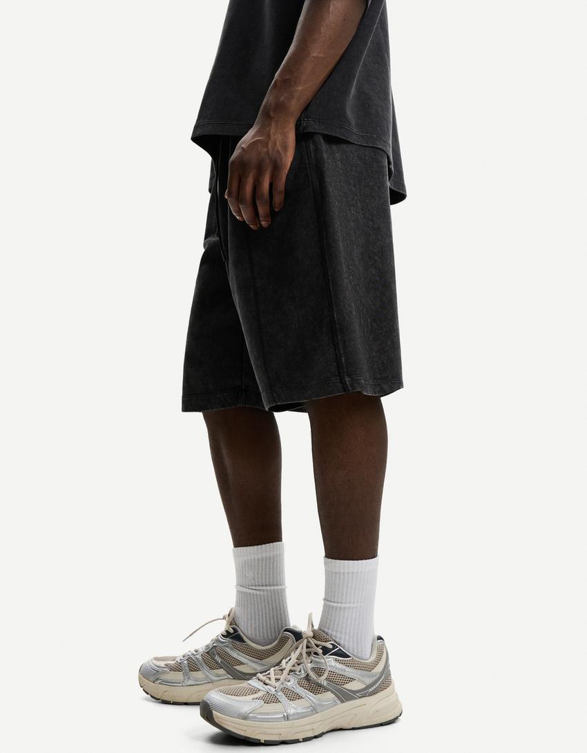 Bermuda shorts with pockets