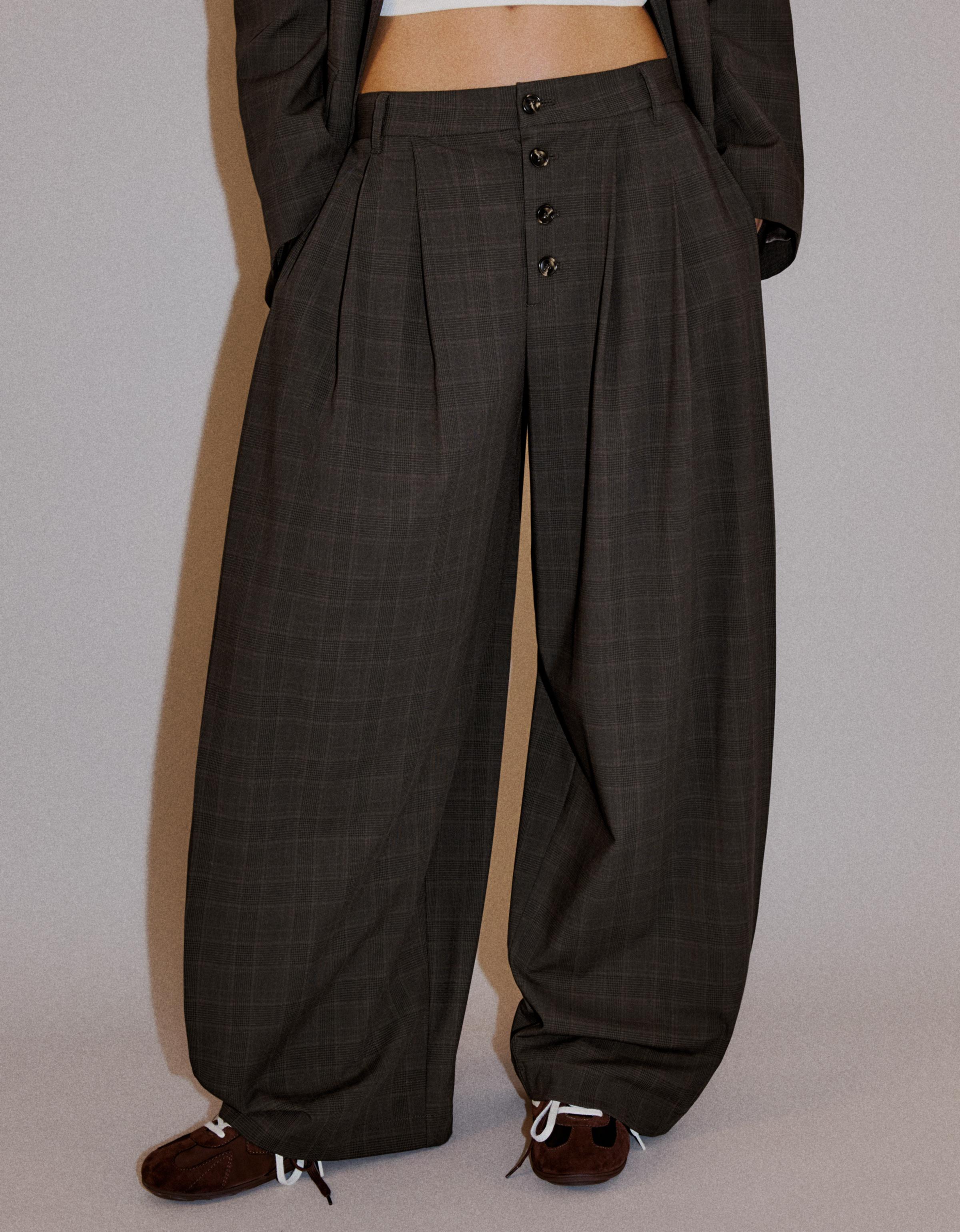 Side-pleat trousers — Brown