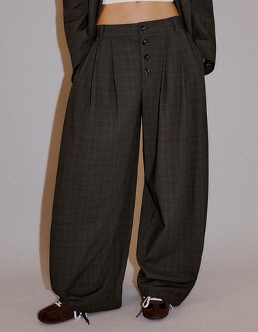 Balloon trousers with pleats and buttons — Brown 3
