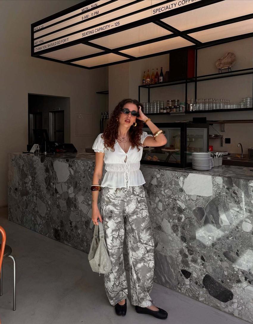 Geplooide blouse met knoop en korte mouw-Ecru-3