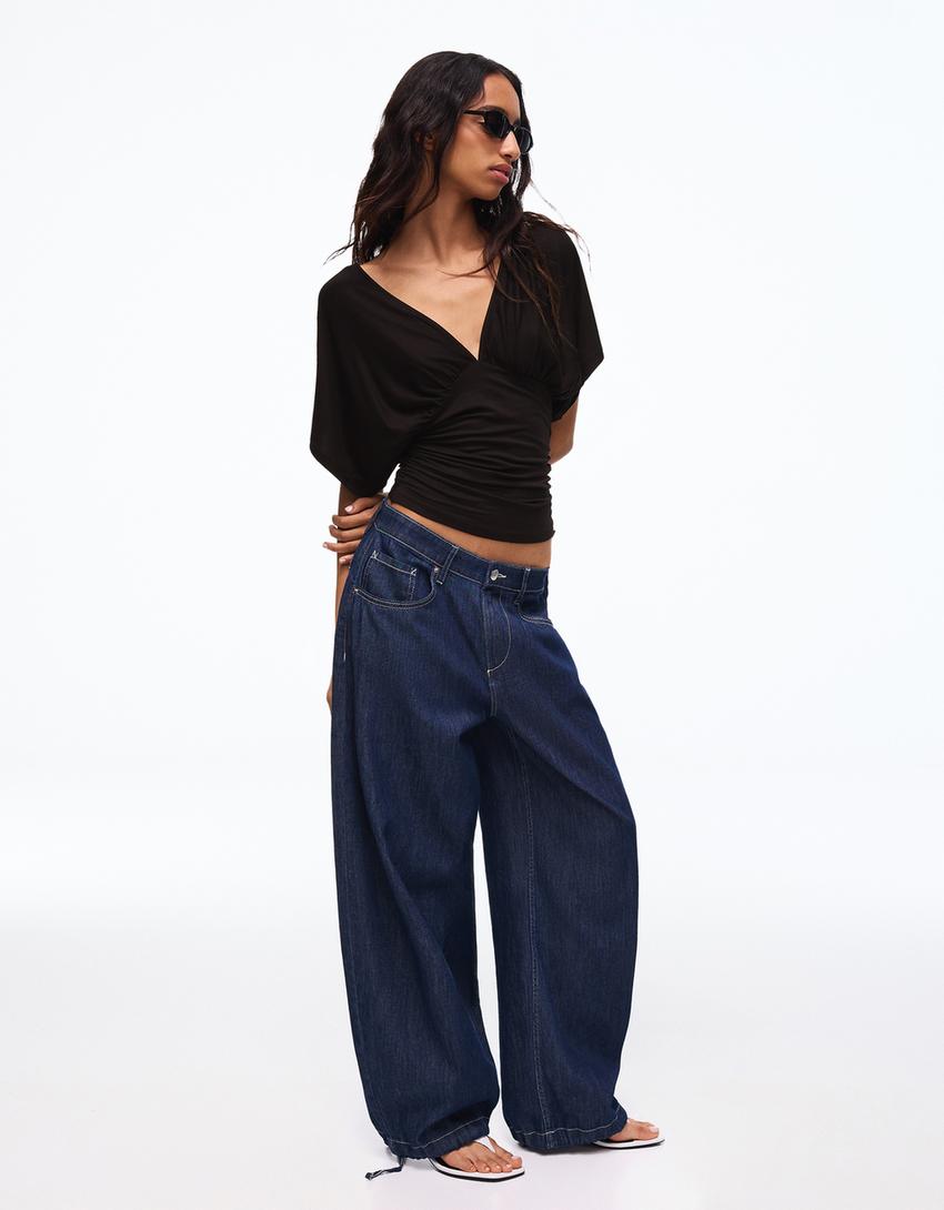 Shirt mit V-Ausschnitt und Raffungen-Schwarz