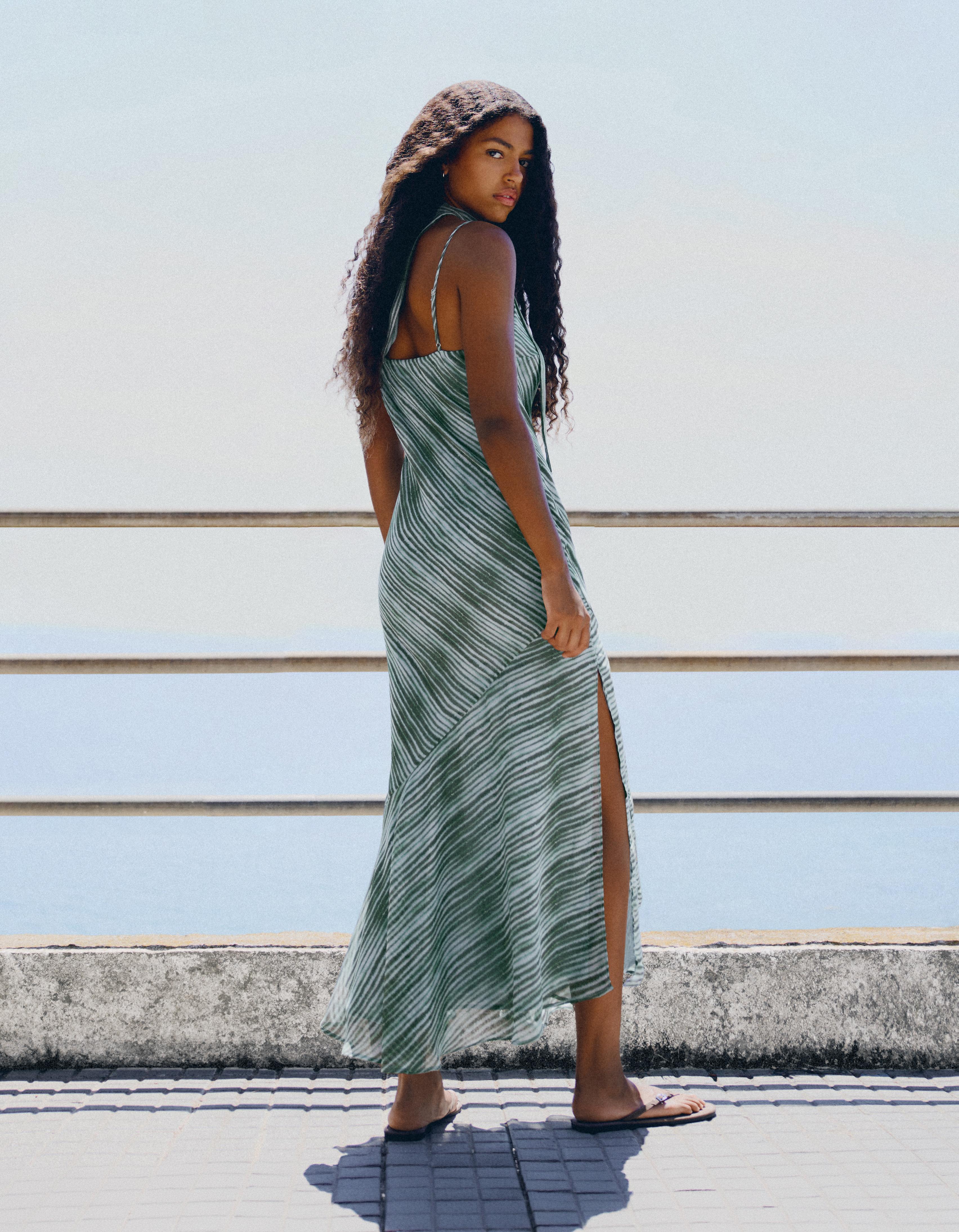 即発新品4y Dress skirt and its printed scarf Midi scarf-print dress - Women | Bershka