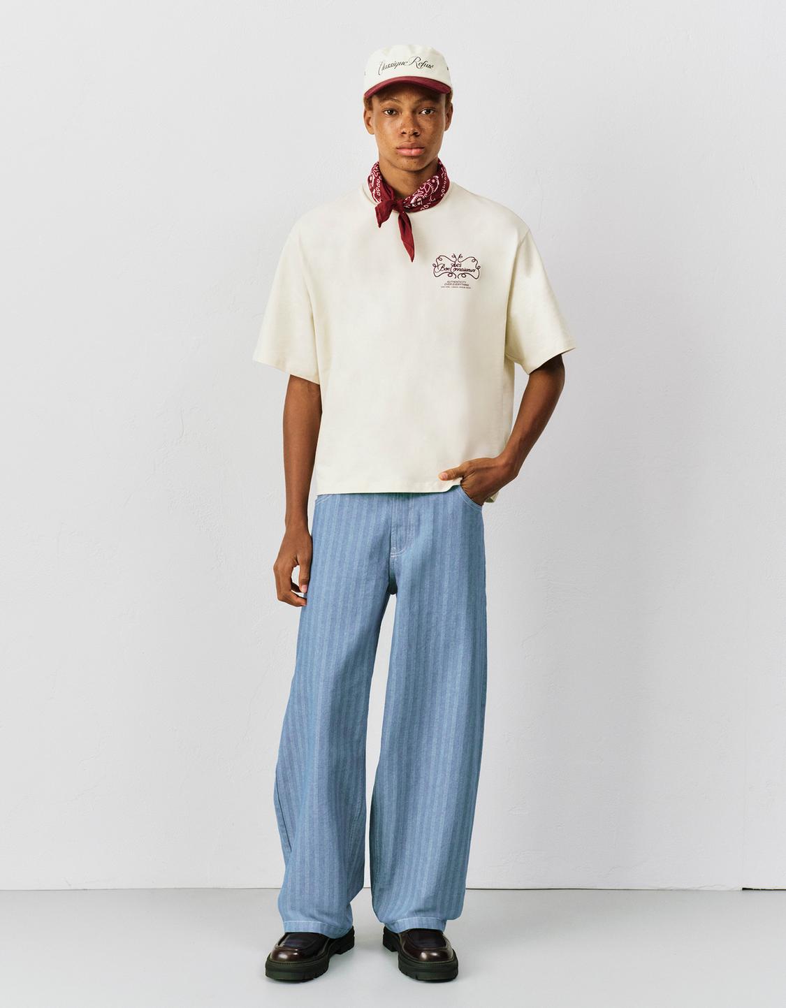 Short sleeve T-shirt with embroidery