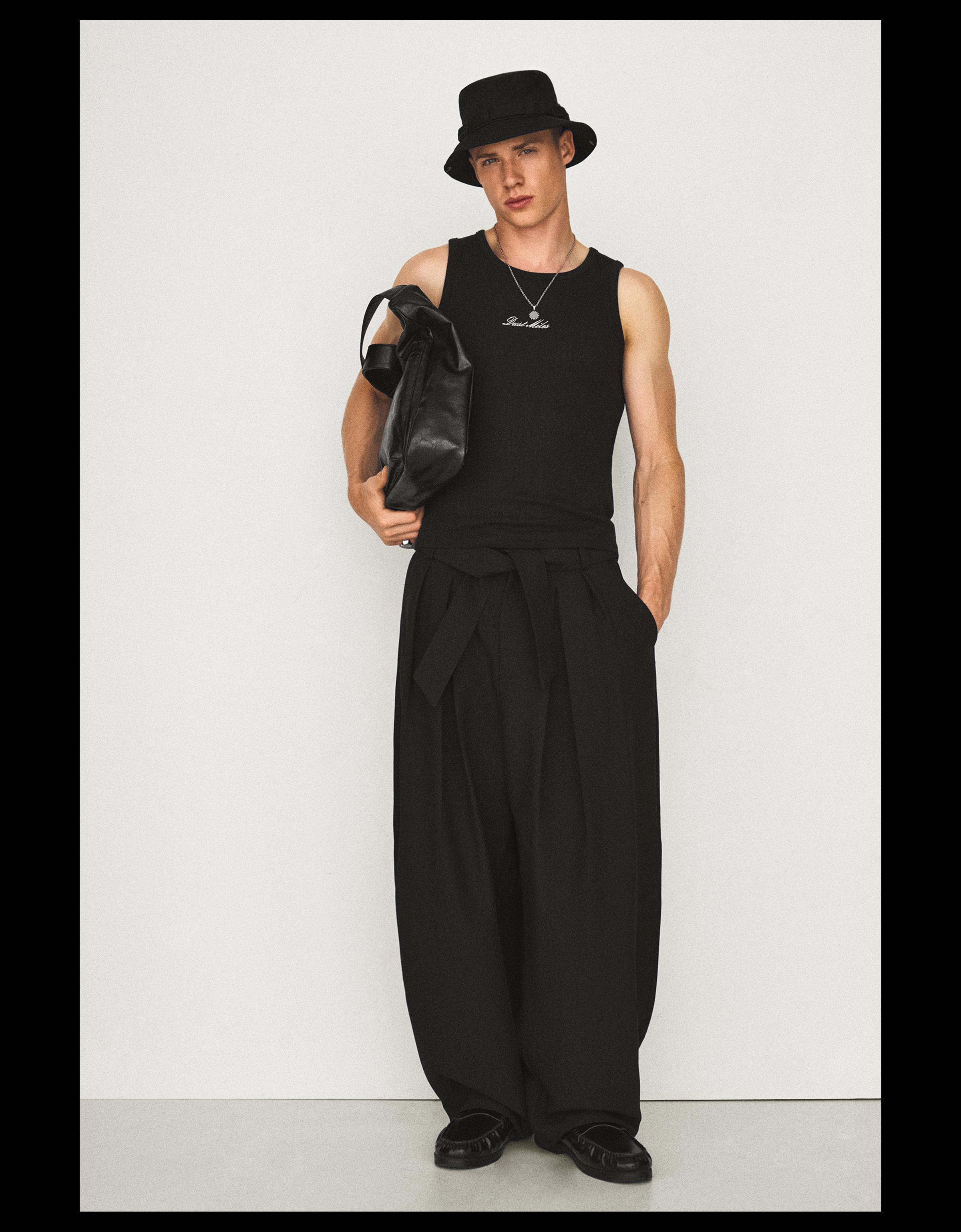 Barrel-leg trousers with darts and belt — Black